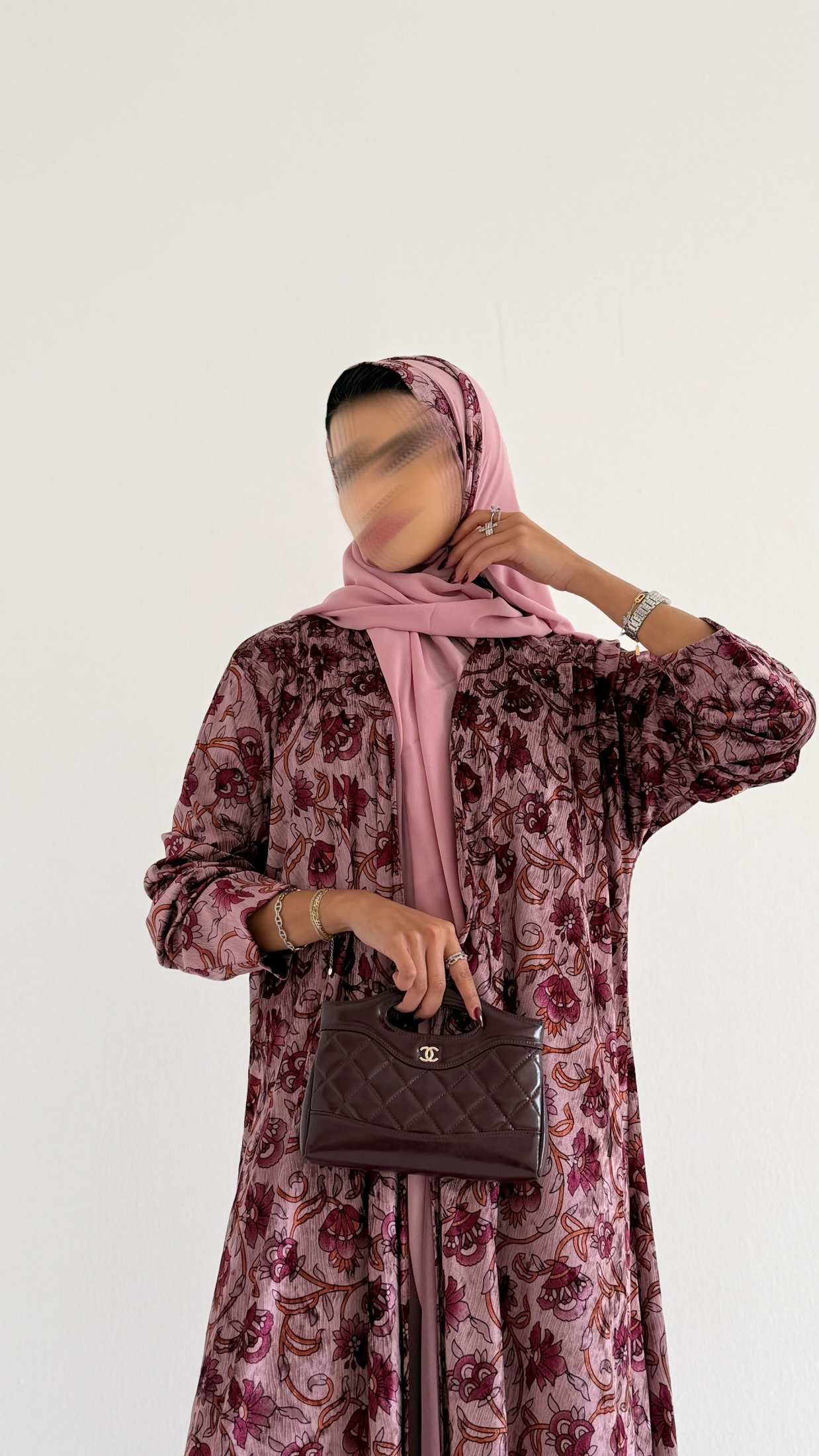 MWT586 - Velvet abaya with floral print | عباية مخمل زهري - Aya