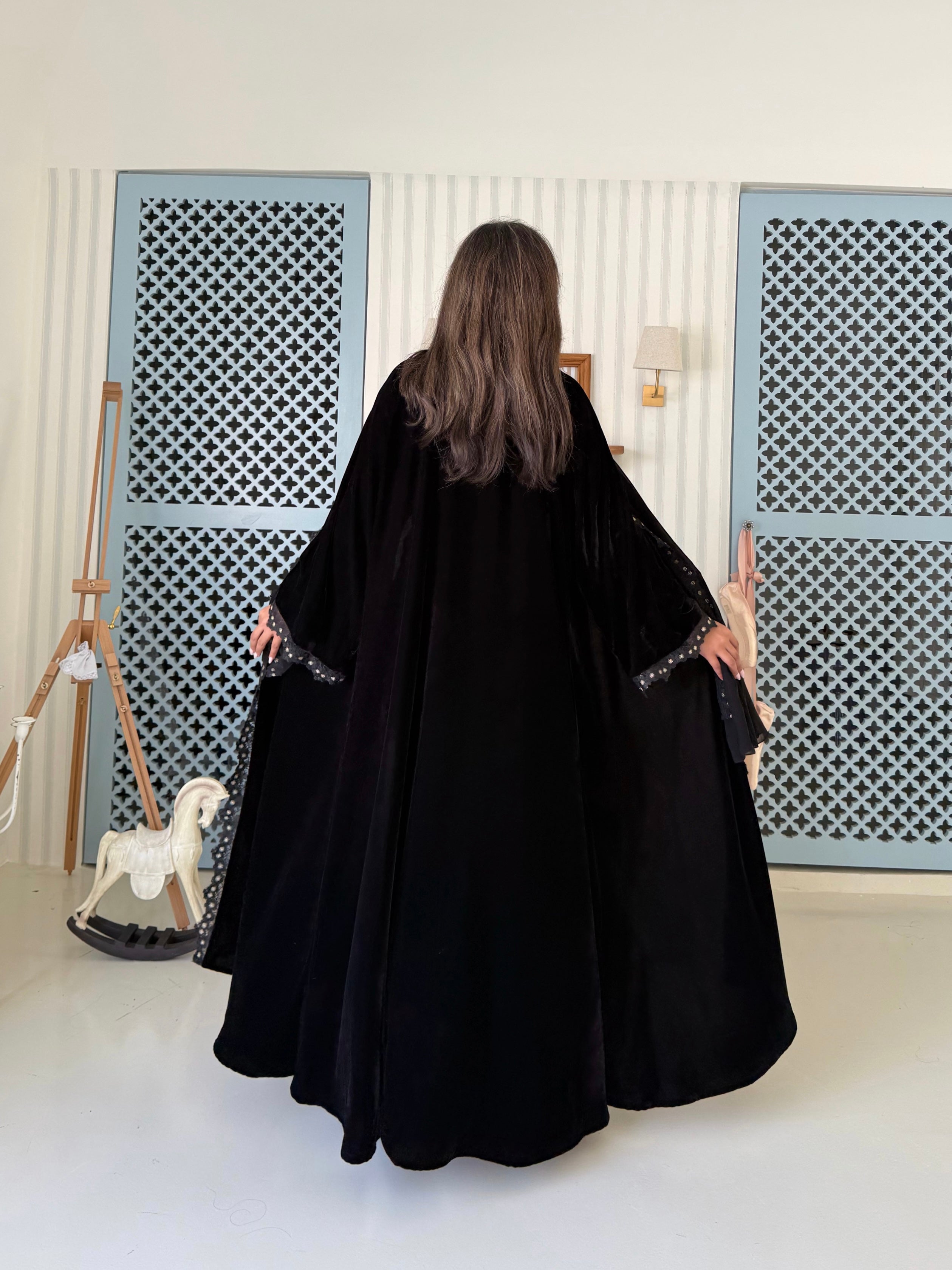 MW645 - Light Crepe Standing with Jacquard Half-Cloche