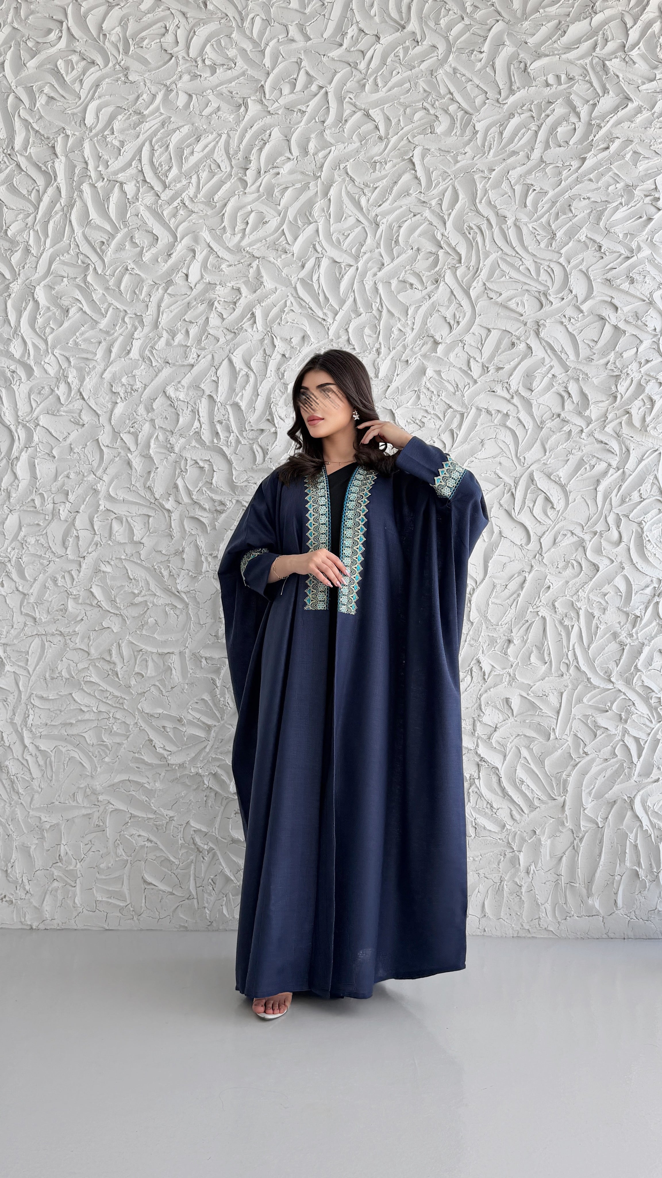 MWT5033 - عباية لينن كحلي مع كلفة تطريز قصة نص بشت - Aya