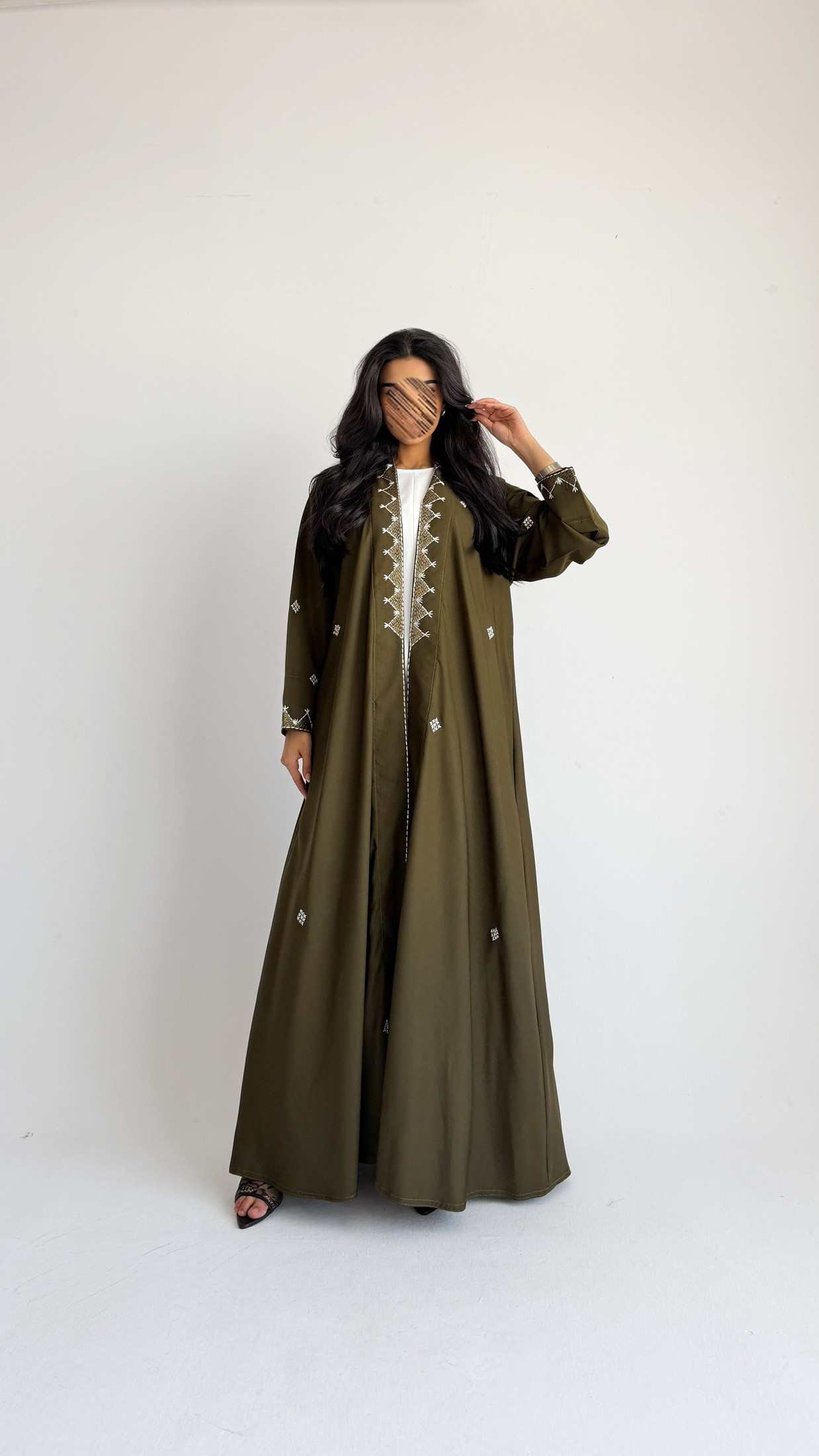 MWT4261 - عباية كتان بتطريز أبيض - Aya