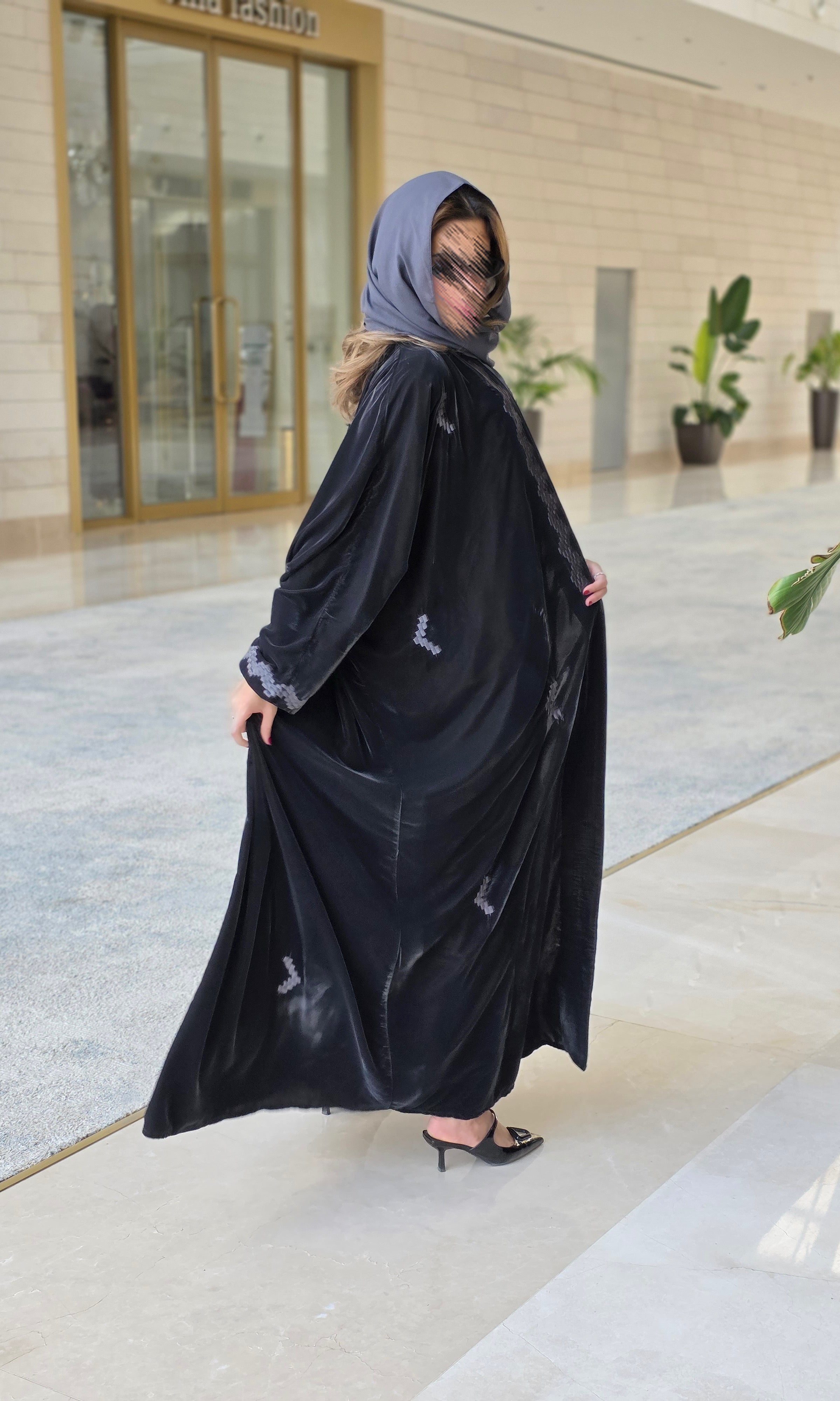 MWT653 - عباية مخمل تطريز رصاصي - Aya