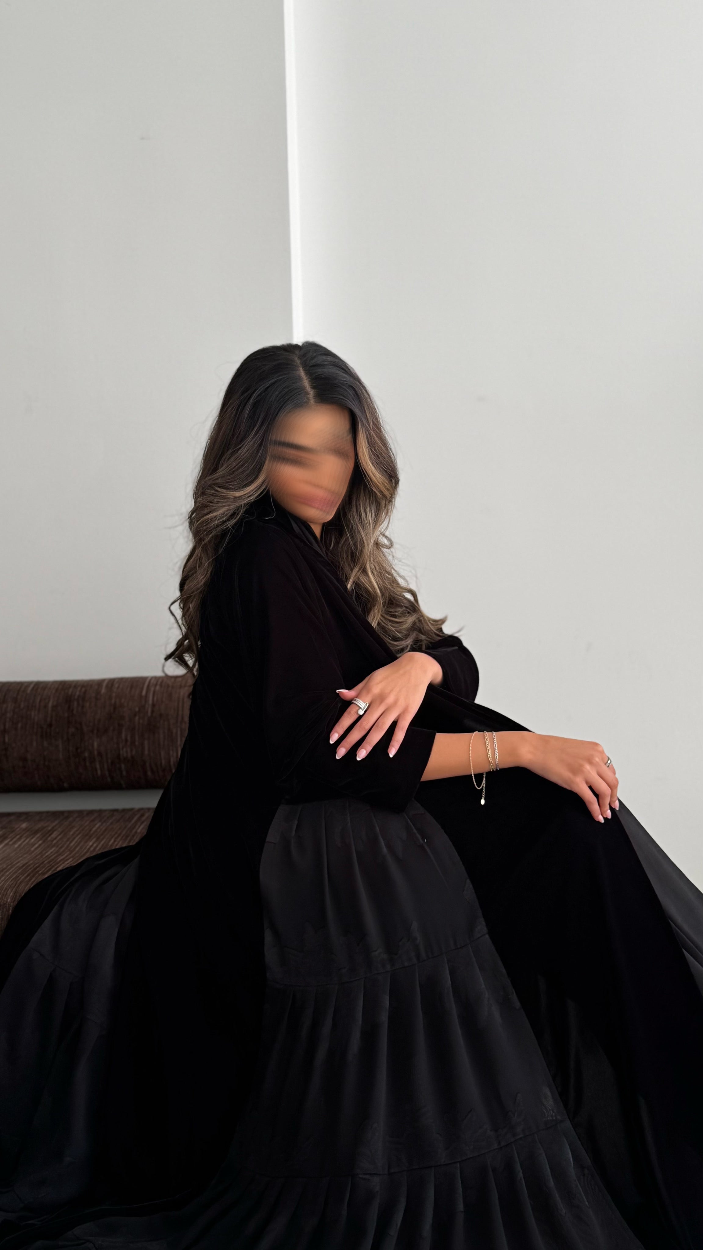 MWT695 - عباية اسود مخمل مع تدخيلة شيفون - Aya