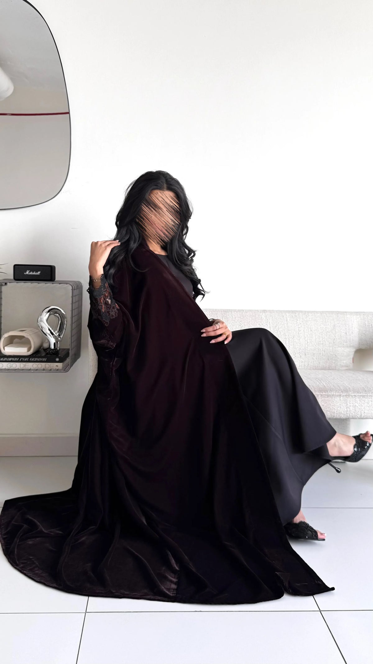 MW516 - عباية مخمل بني نص بشت تدخيلة بالكم كلفة مخمل - Aya