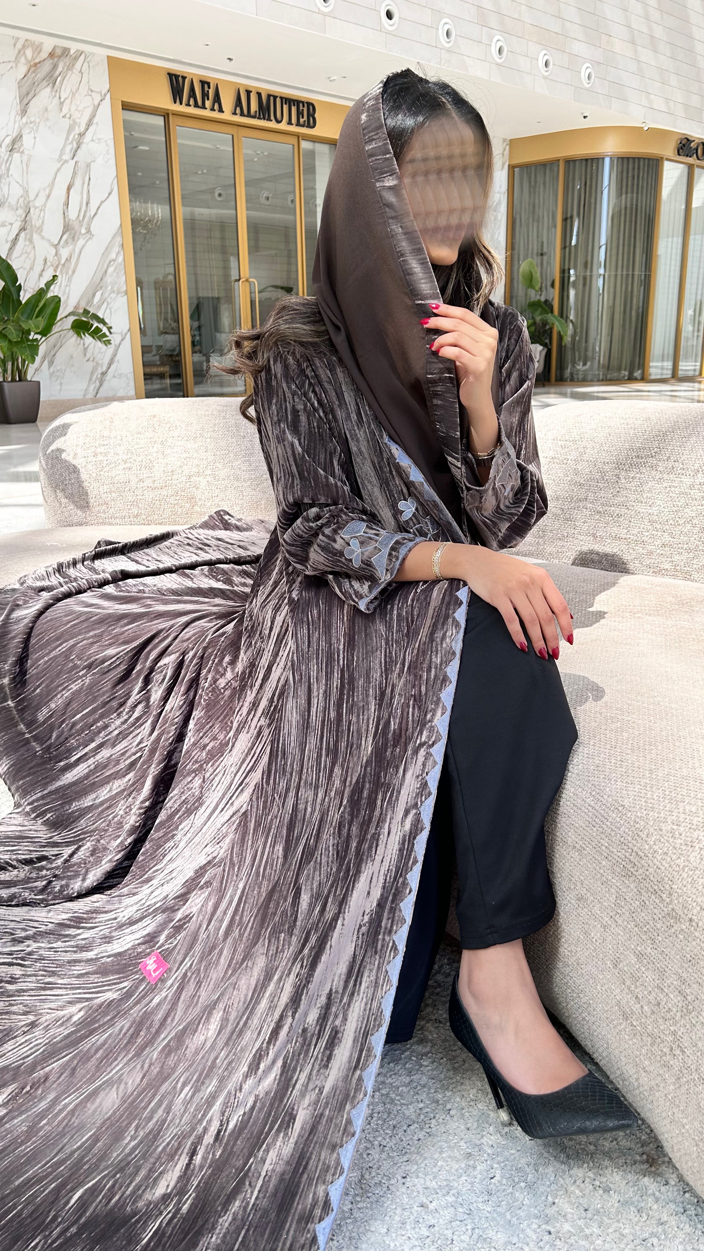 MWT394 - مخمل تطريز بني - Aya