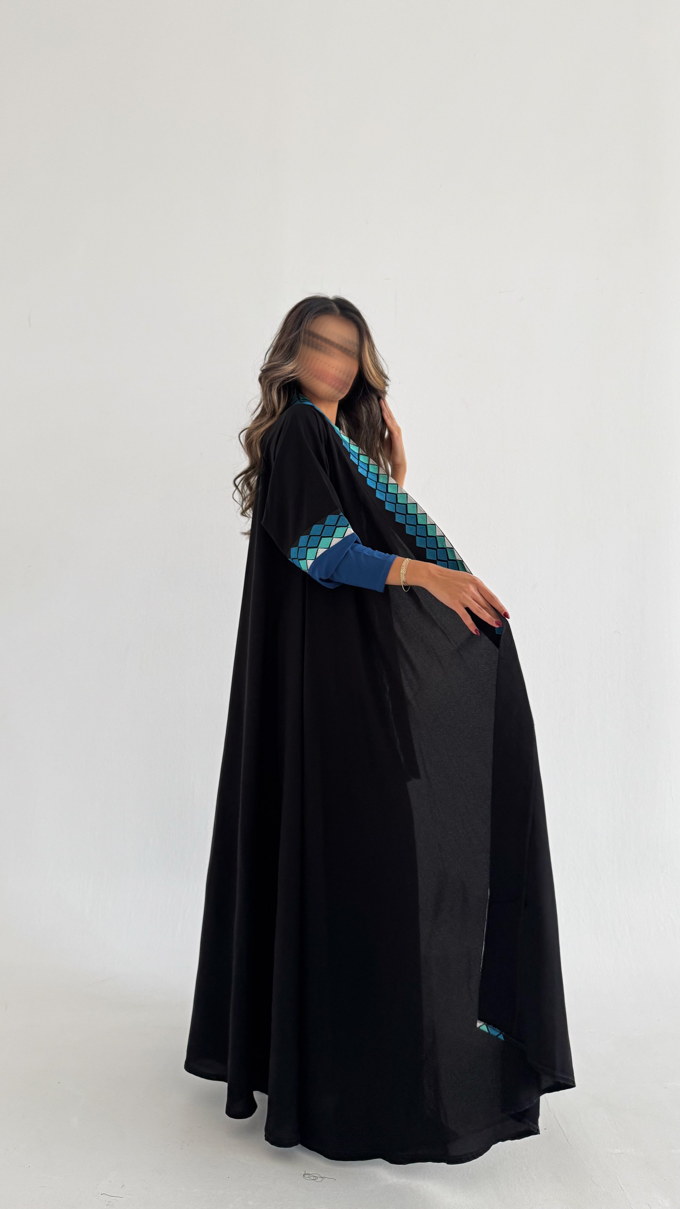 MWT496 - عباية سودا بتطريز أزرق - Aya