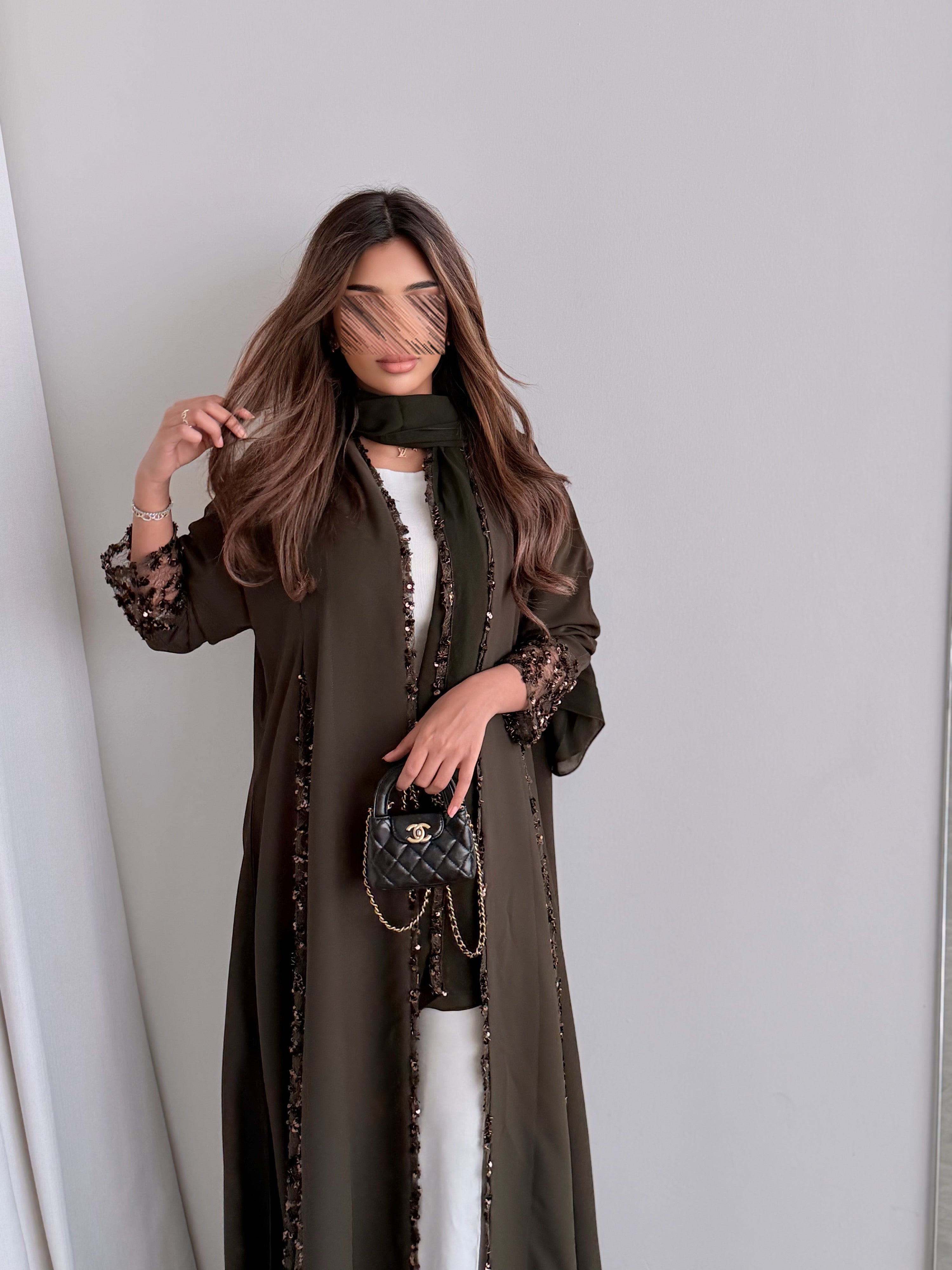 MWT2013 - عباية كريب زيتي مع تدخيله دانتيل زيتي - Aya