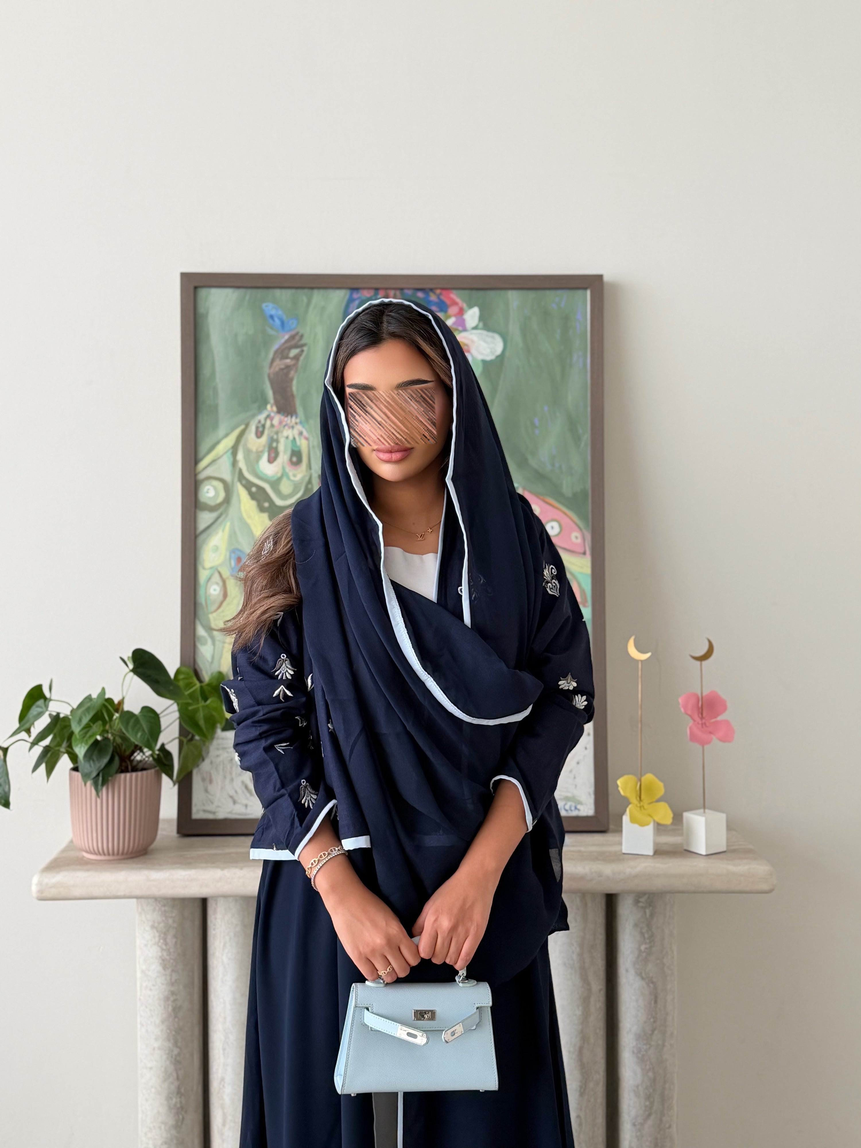 MWT2000 - عبايه كريب كحلي مع تدخيله لنن - Aya