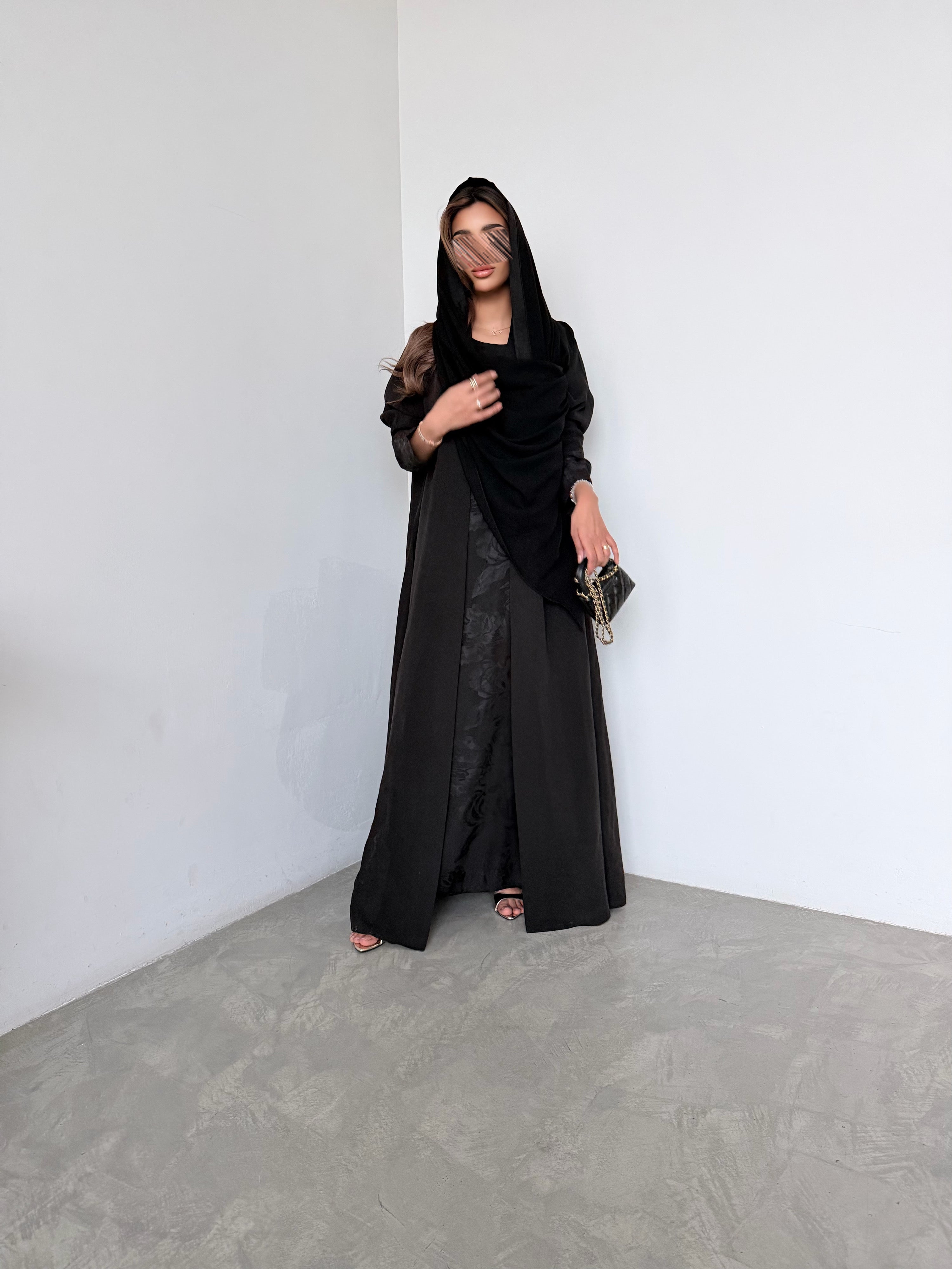MWT5067 - عباية سوداء مع فستان داخلي أسود مورّد أنيق - Aya