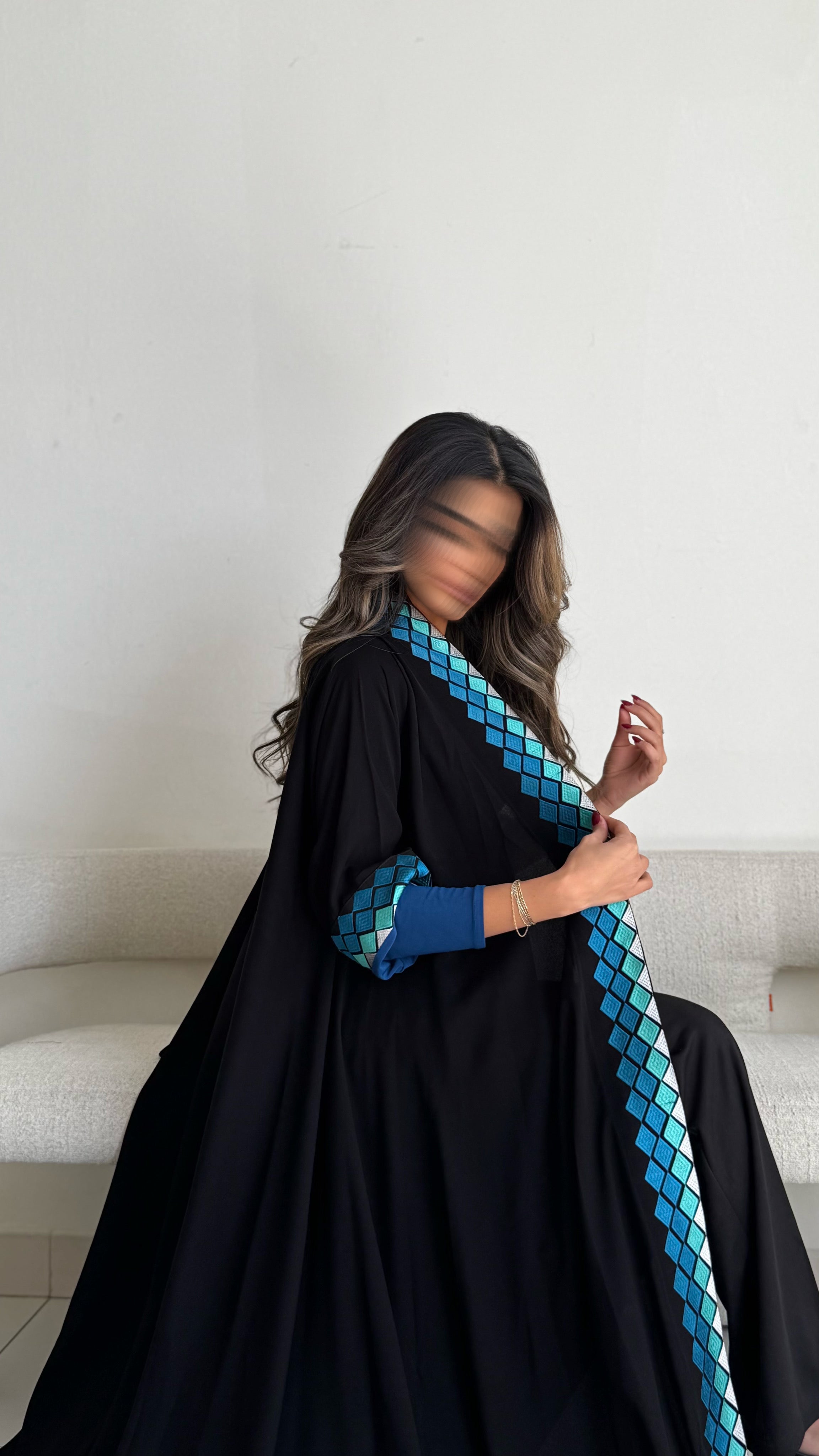 MWT496 - عباية سودا بتطريز أزرق - Aya