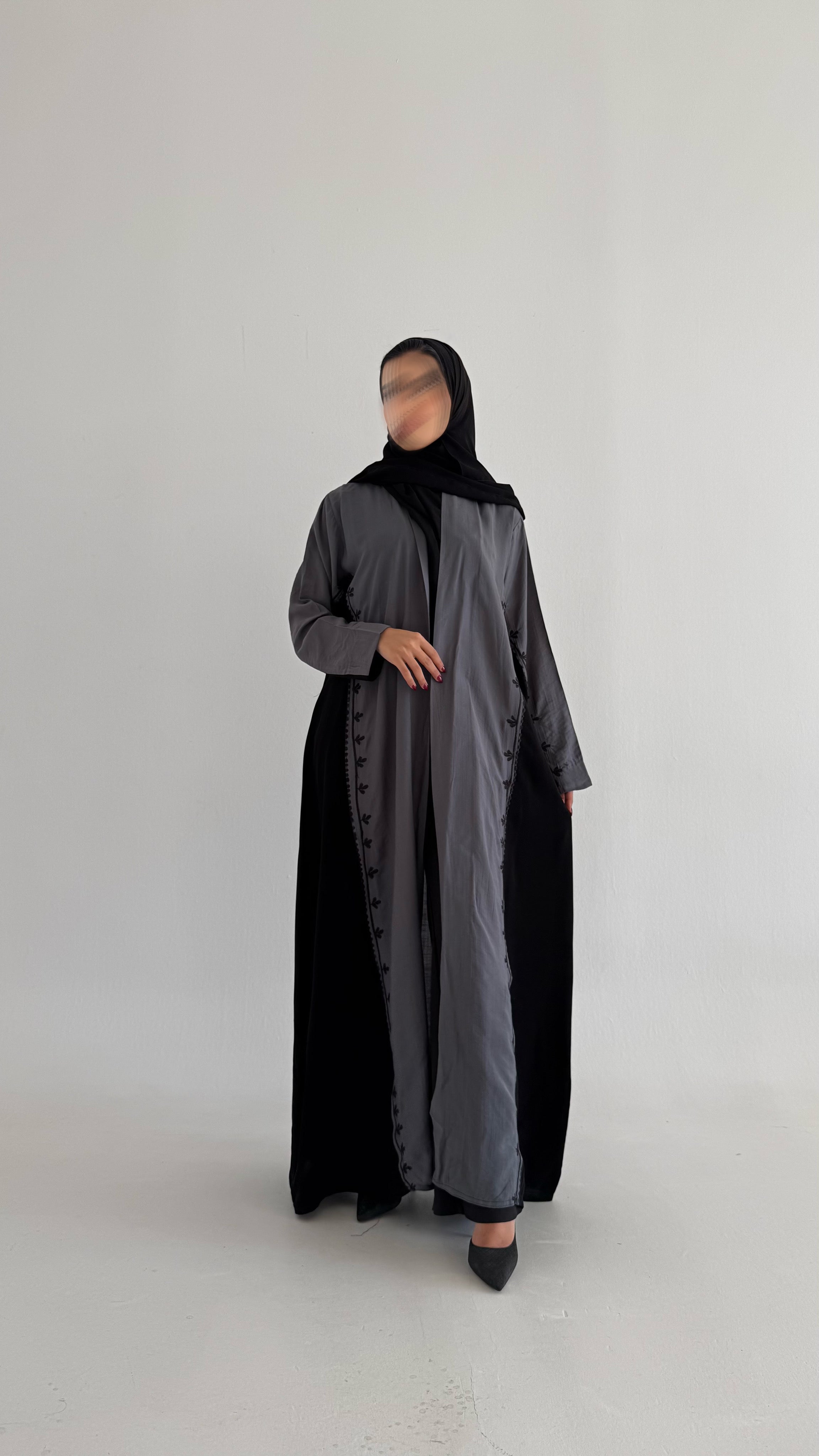 MW1736 - عباية لنن مكسر تطريز يدوي - Aya