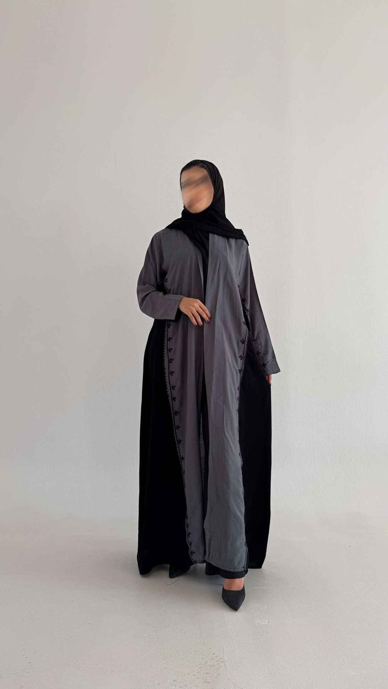 MW1736 - عباية لنن مكسر تطريز يدوي - Aya