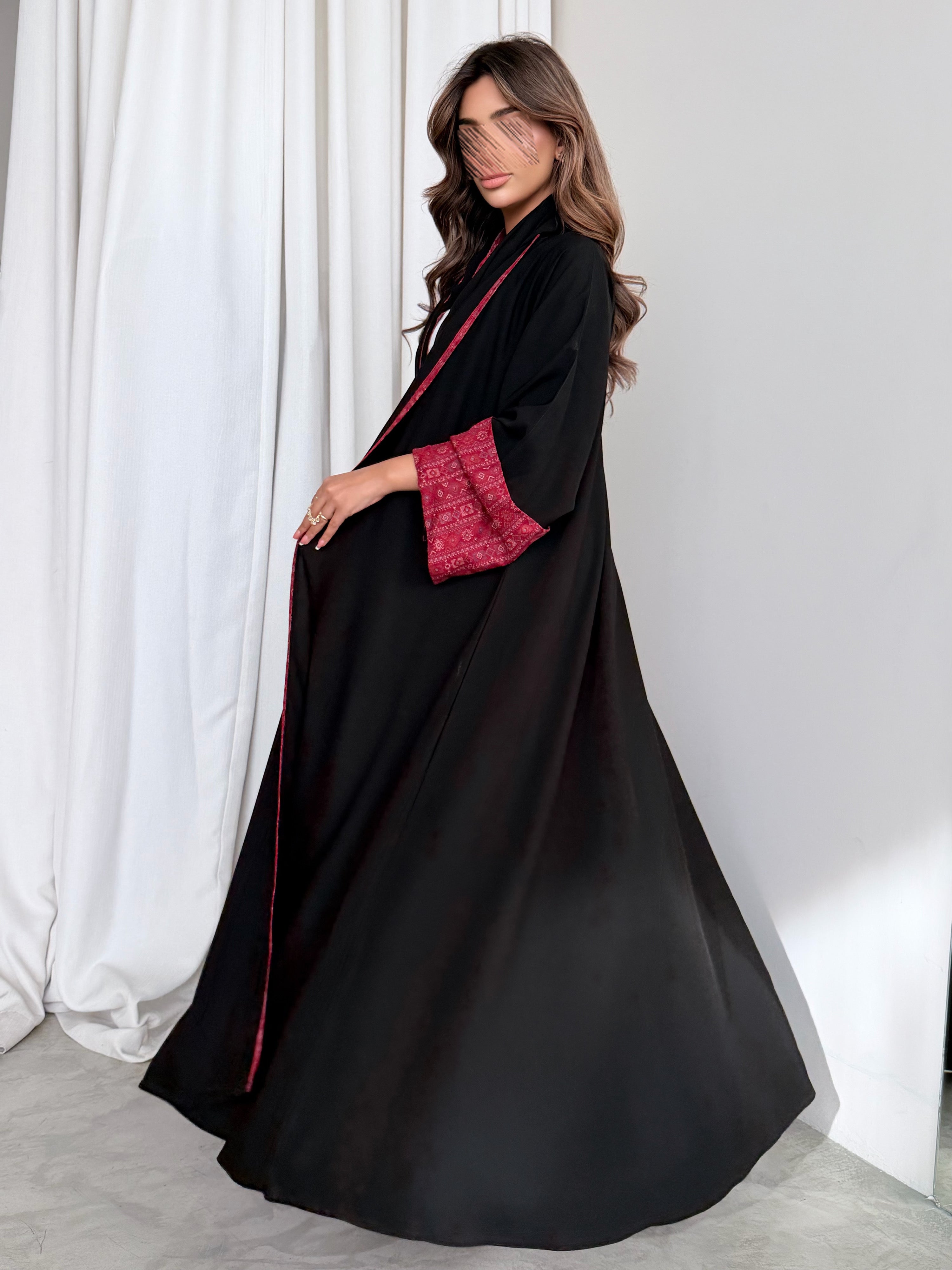 MWT784 - عباية كريب مع تدخيلة كشميري - Aya