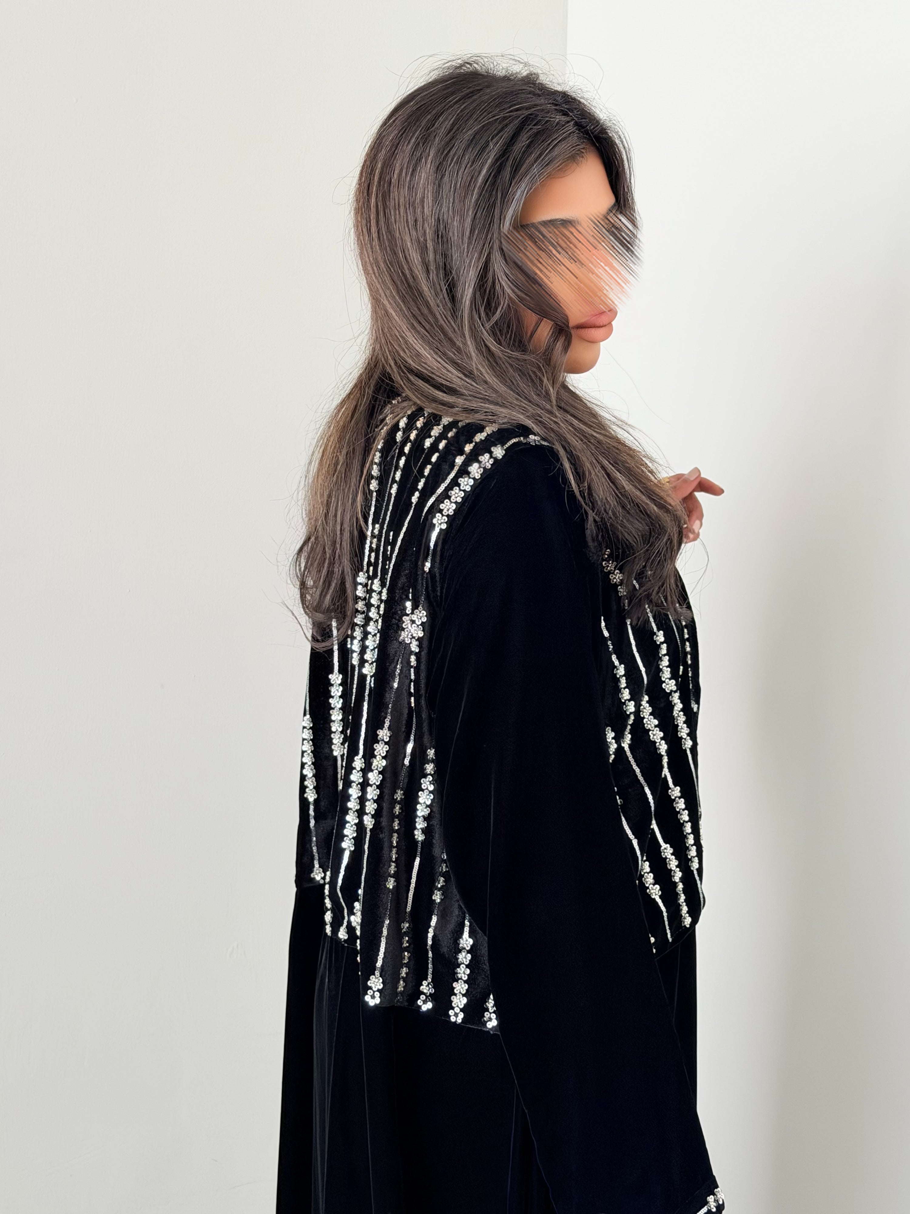 MW645 - Light Crepe Standing with Jacquard Half-Cloche