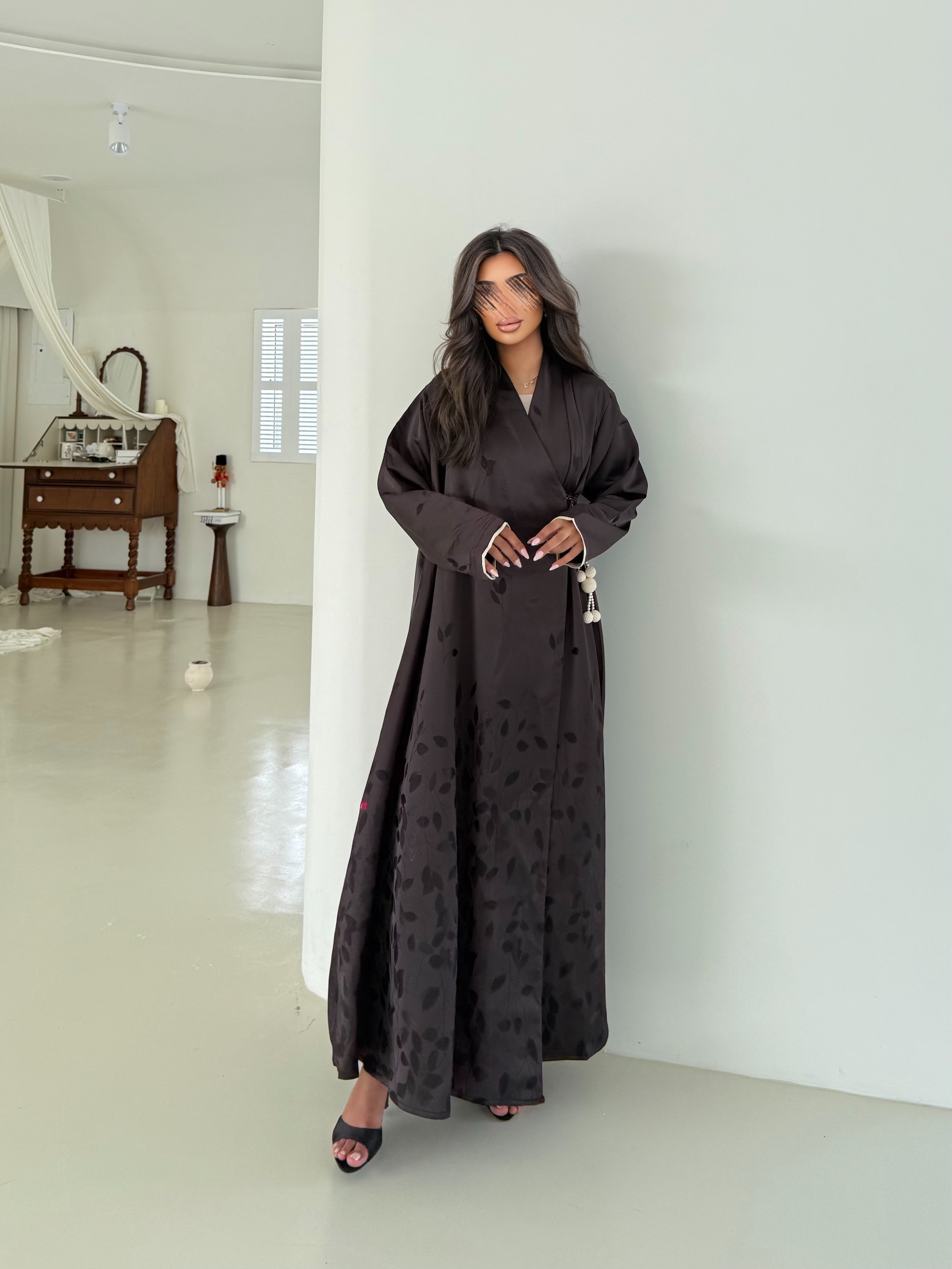 MW645 - Light Crepe Standing with Jacquard Half-Cloche