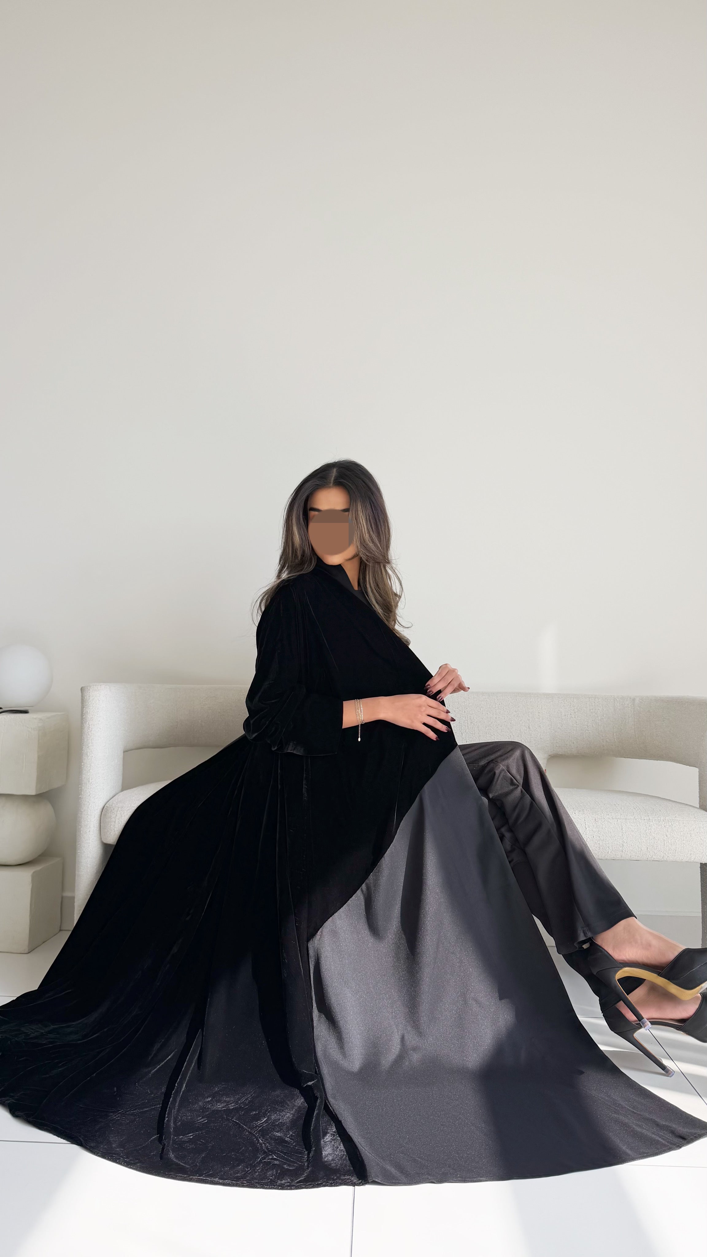 MWT801 - عباية مخمل مع تدخيلة - Aya