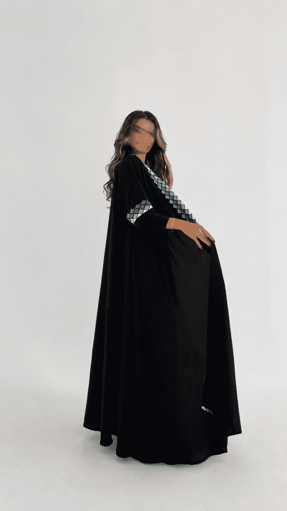 MW2213 - عباية سودا بتطريز أزرق - Aya