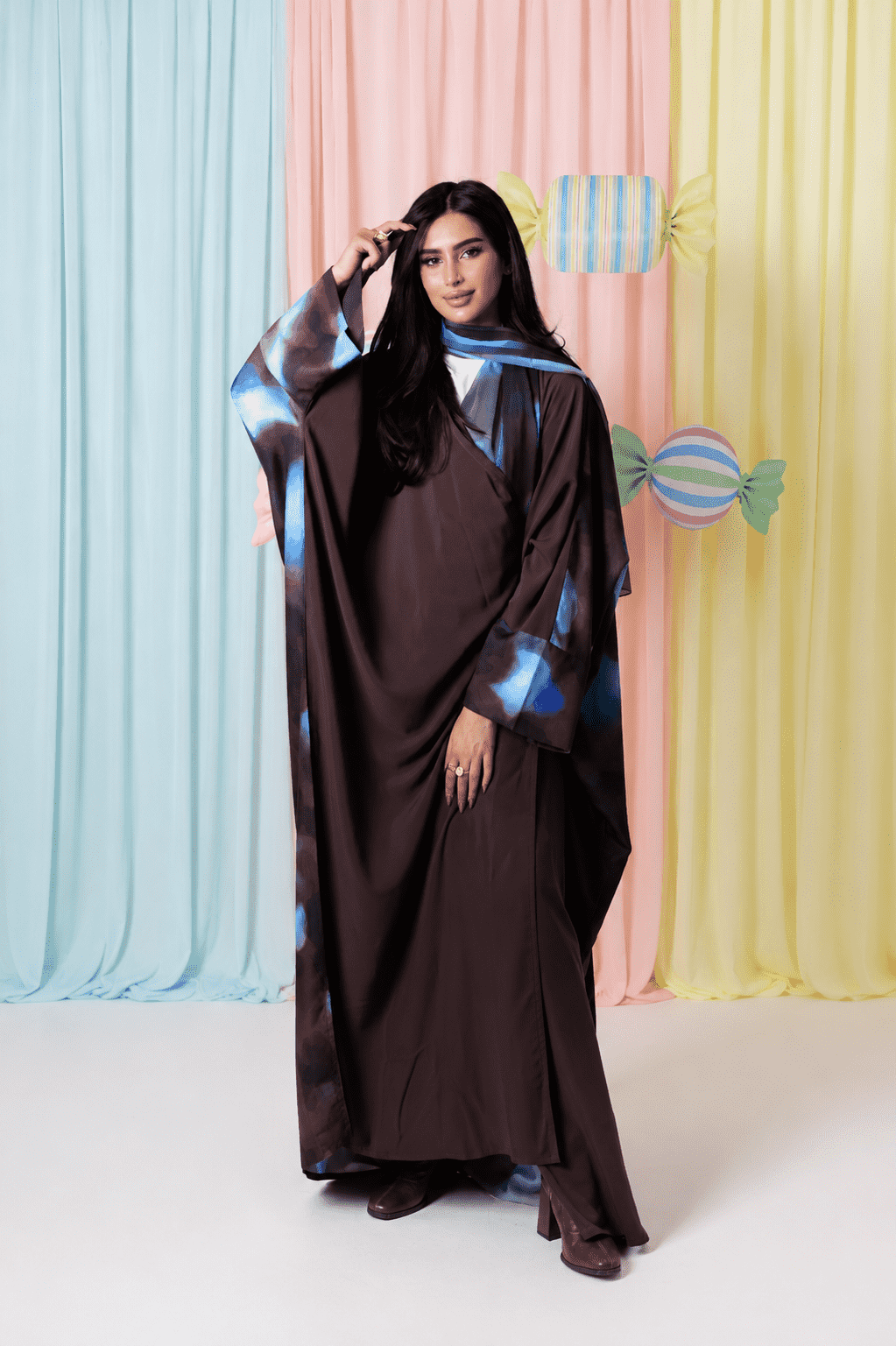 MWT1204 - عباية بتدخيلة مطبوعة من الخلف | Abaya with Printed Back