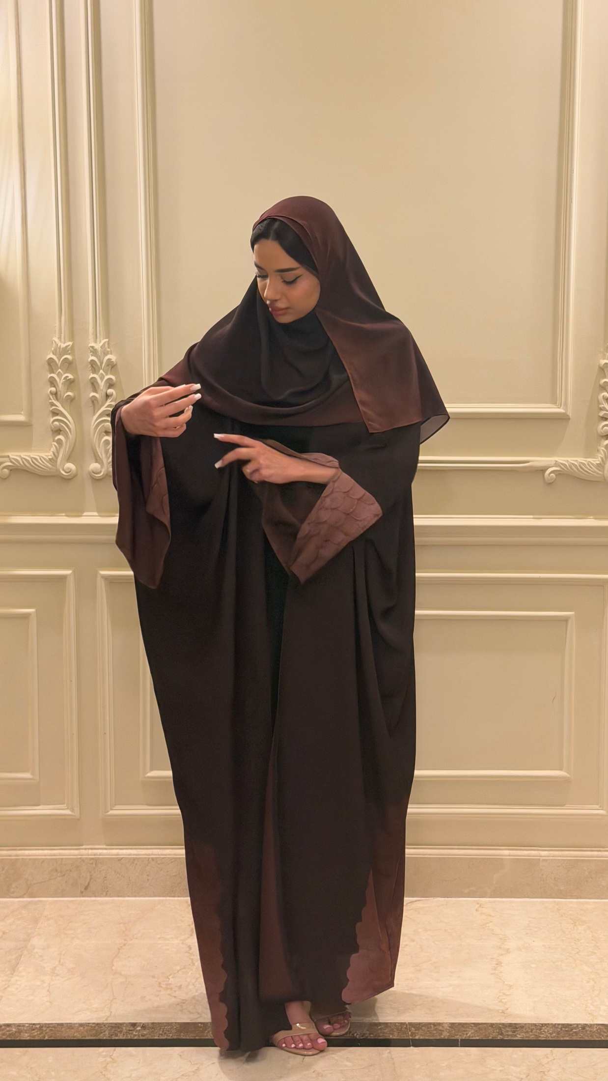 MWT4297- عباية كريب كوري عنابي