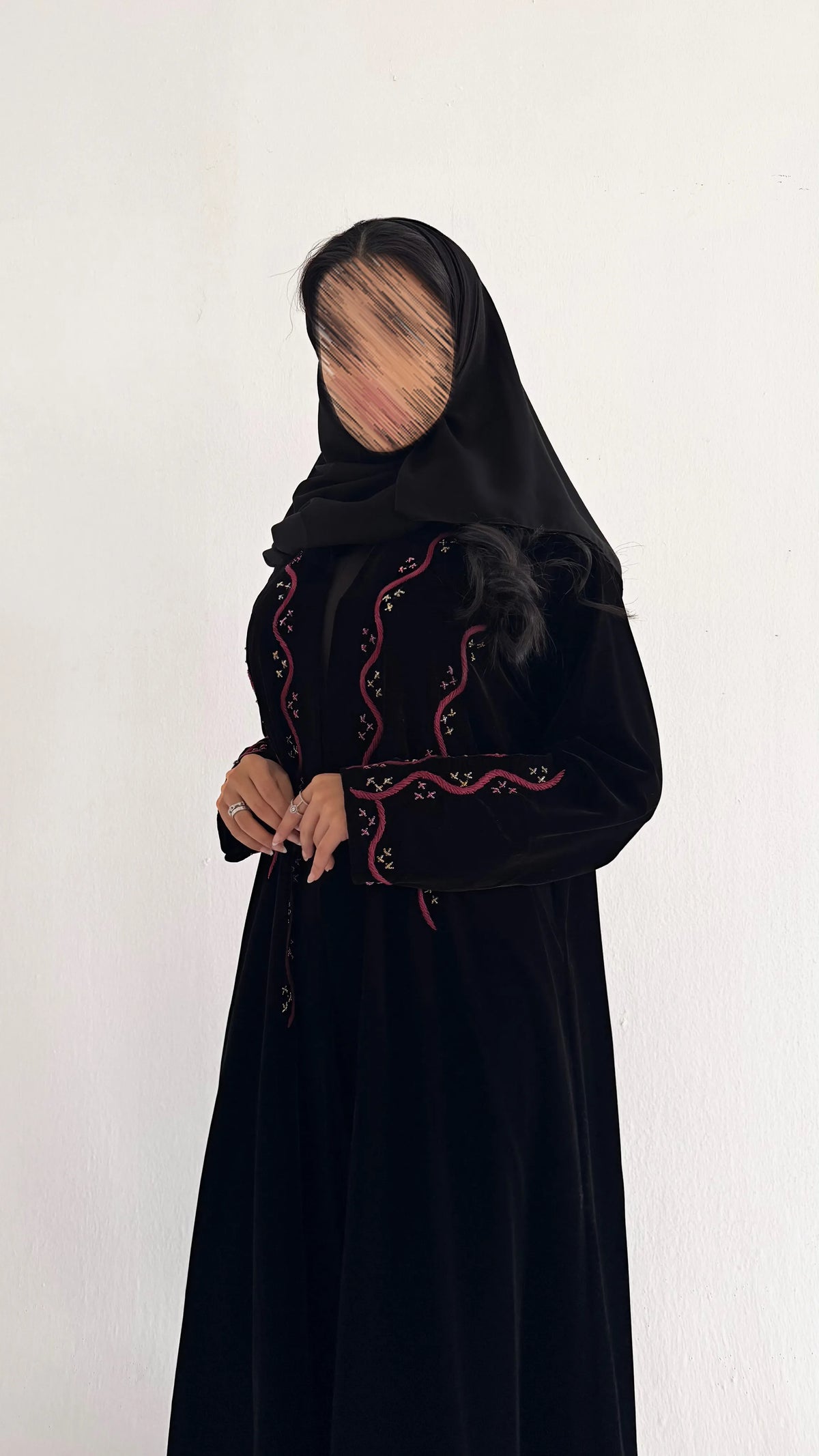 MWT3002 - عباية مخمل بتطريز عنابي - Aya
