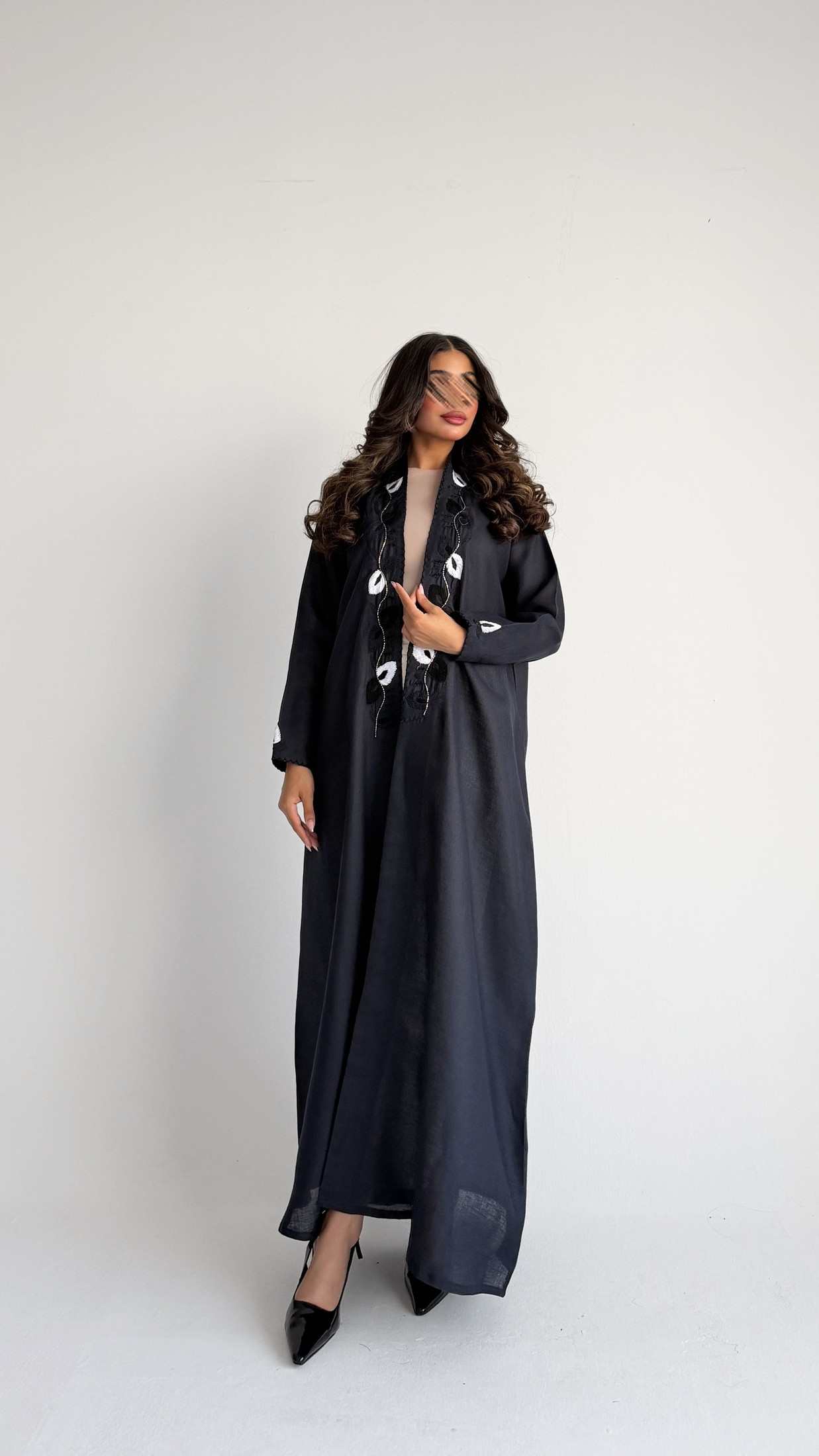 MWT1241 - عباية تطريز و شك يدوي من الامام - Aya