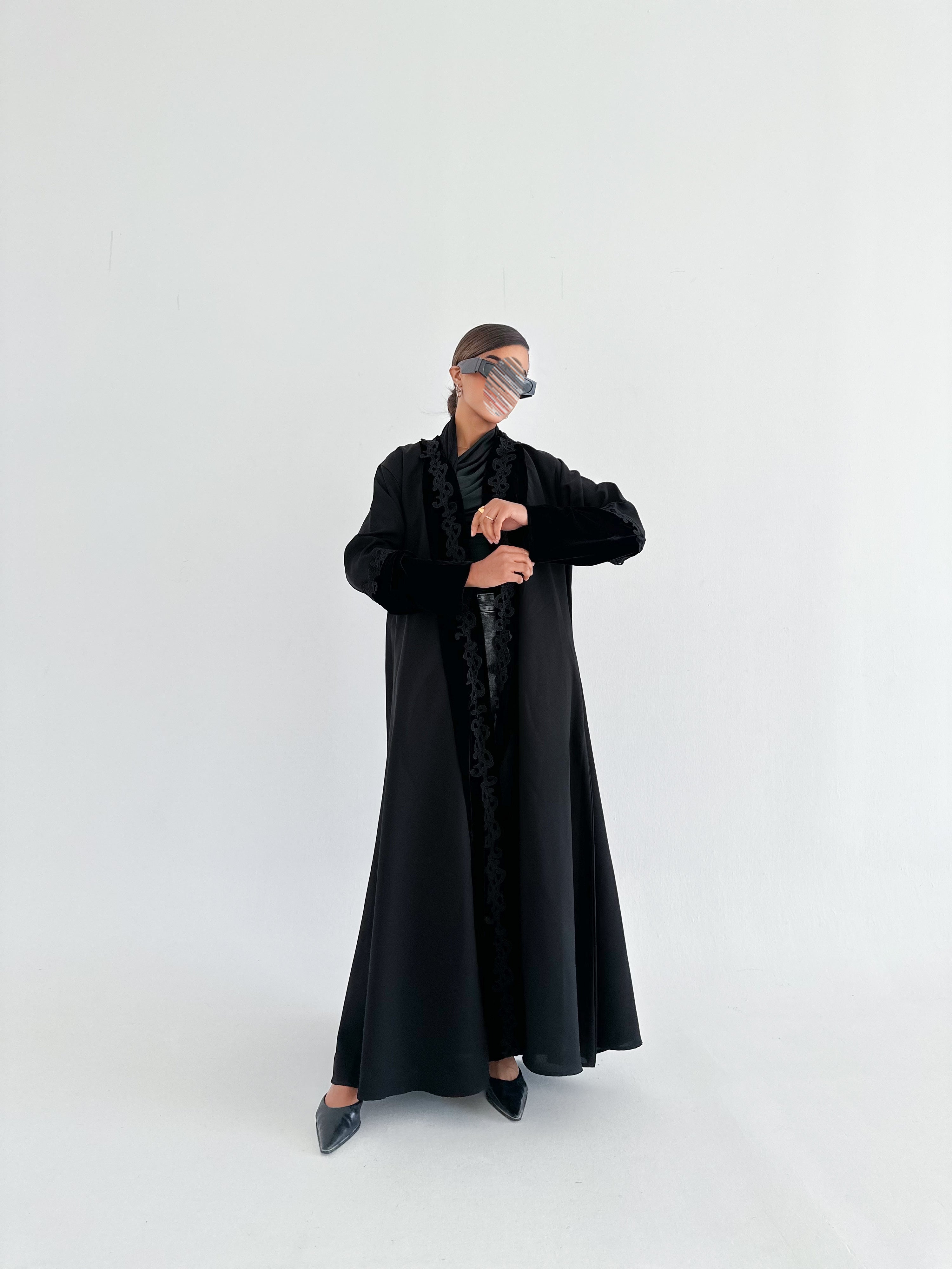 MW645 - Light Crepe Standing with Jacquard Half-Cloche