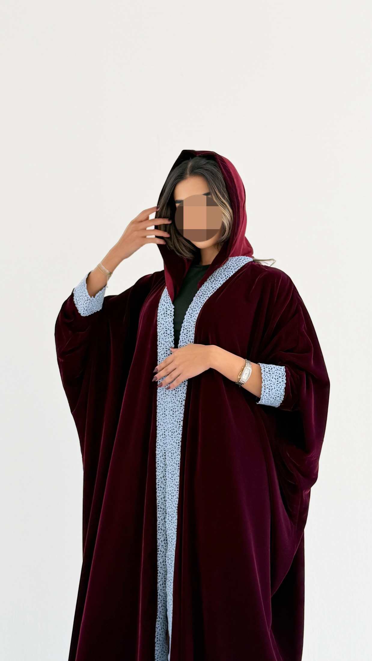 MWT736 - عباية مخمل عنابي مع تدخليه كلفه باللون الازرق - Aya