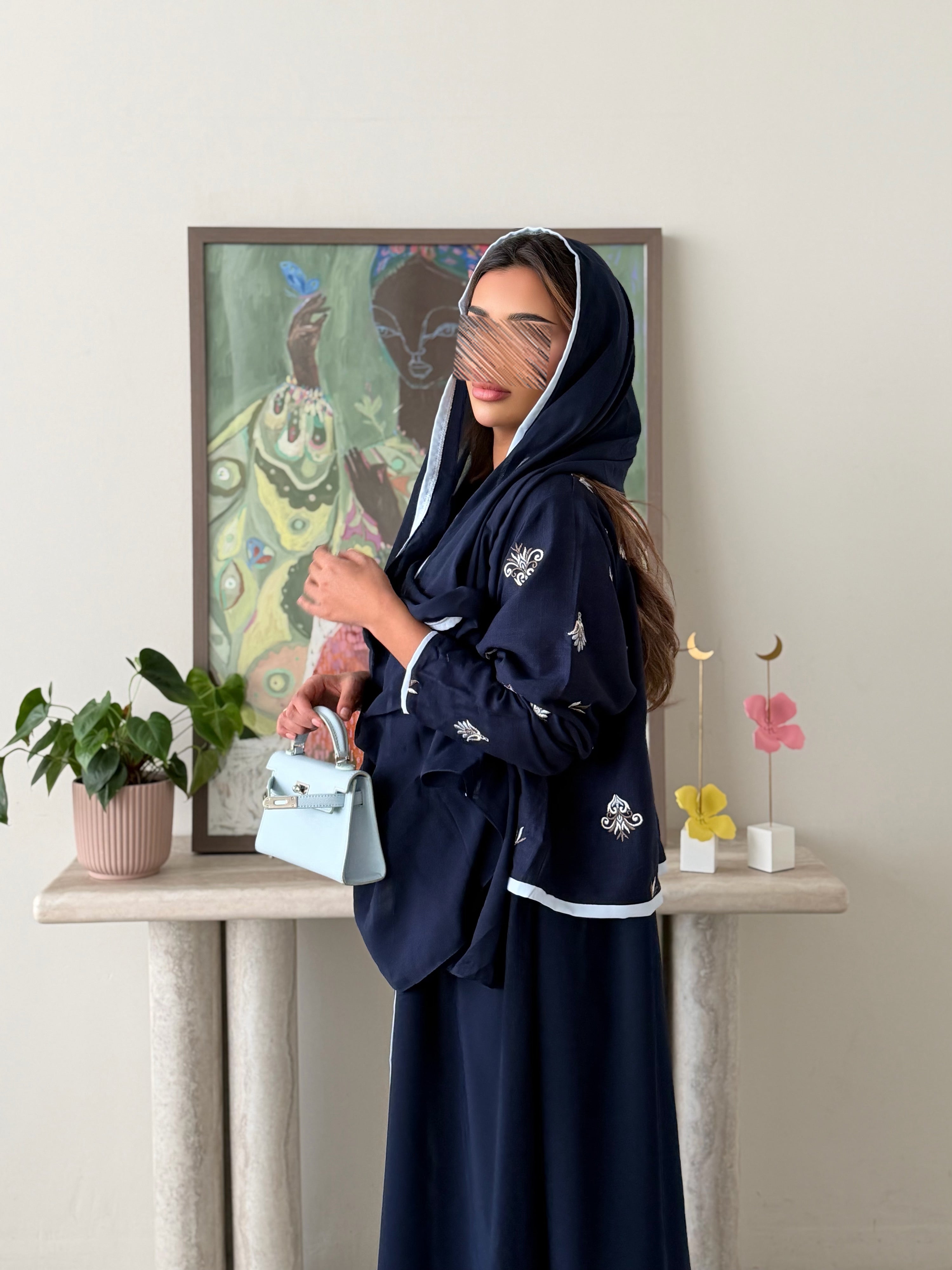 MWT2000 - عبايه كريب كحلي مع تدخيله لنن - Aya