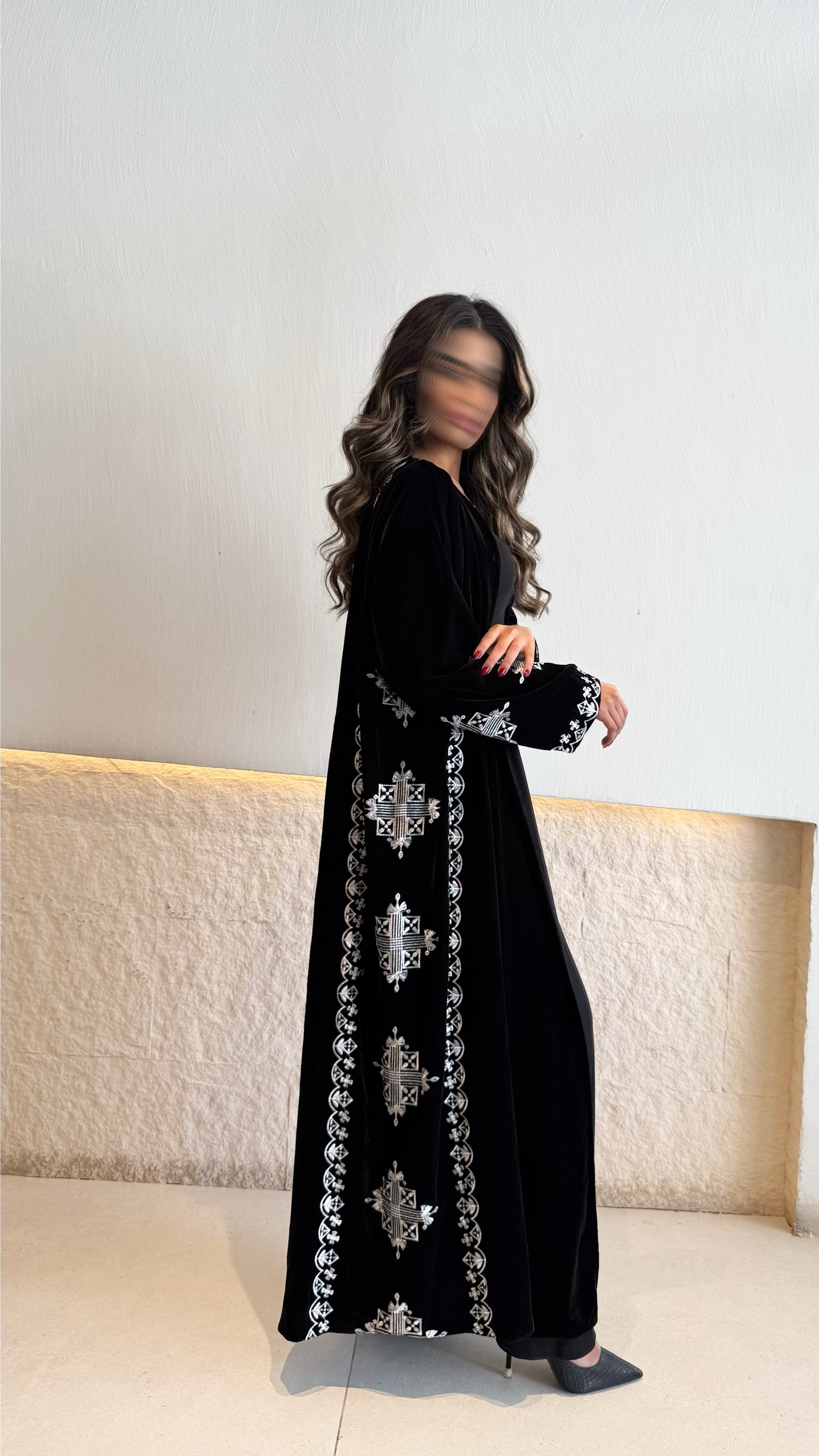 MW1782 - عباية مخمل تطريز كمبيوتر - Aya