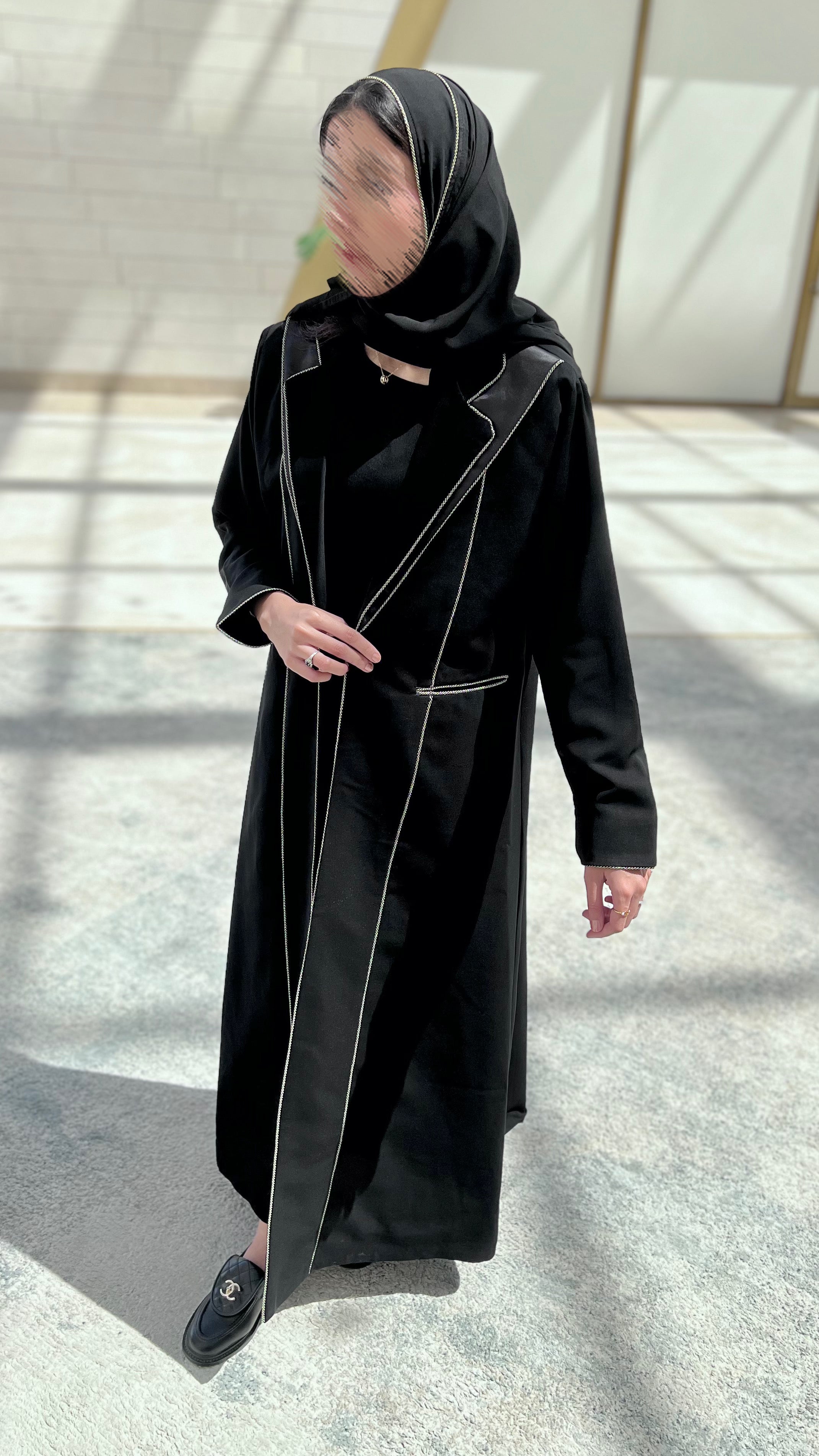 MW1721 - عباية بليزر اسود مع اضافة الساتان - Aya