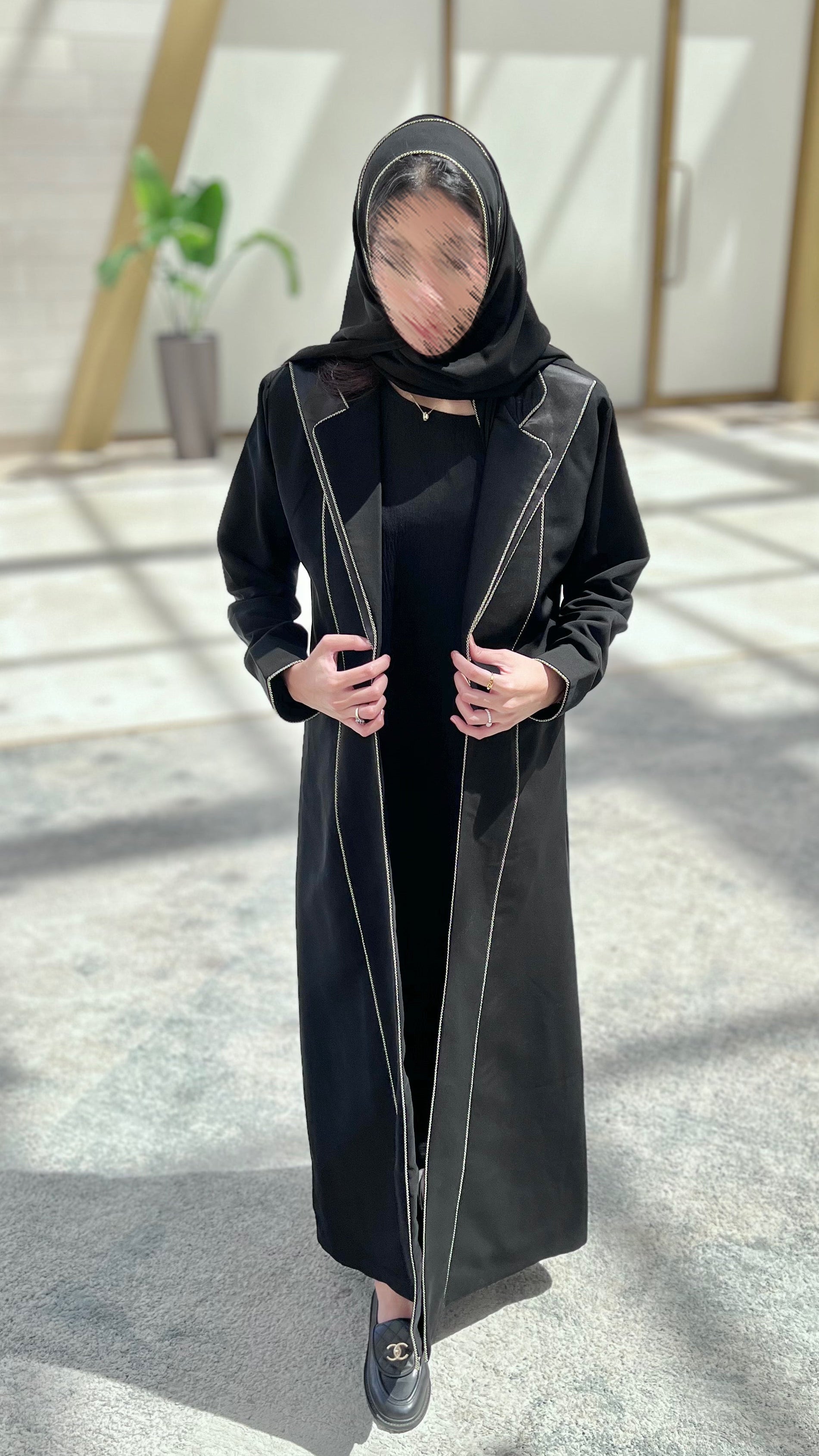 MW1721 - عباية بليزر اسود مع اضافة الساتان - Aya