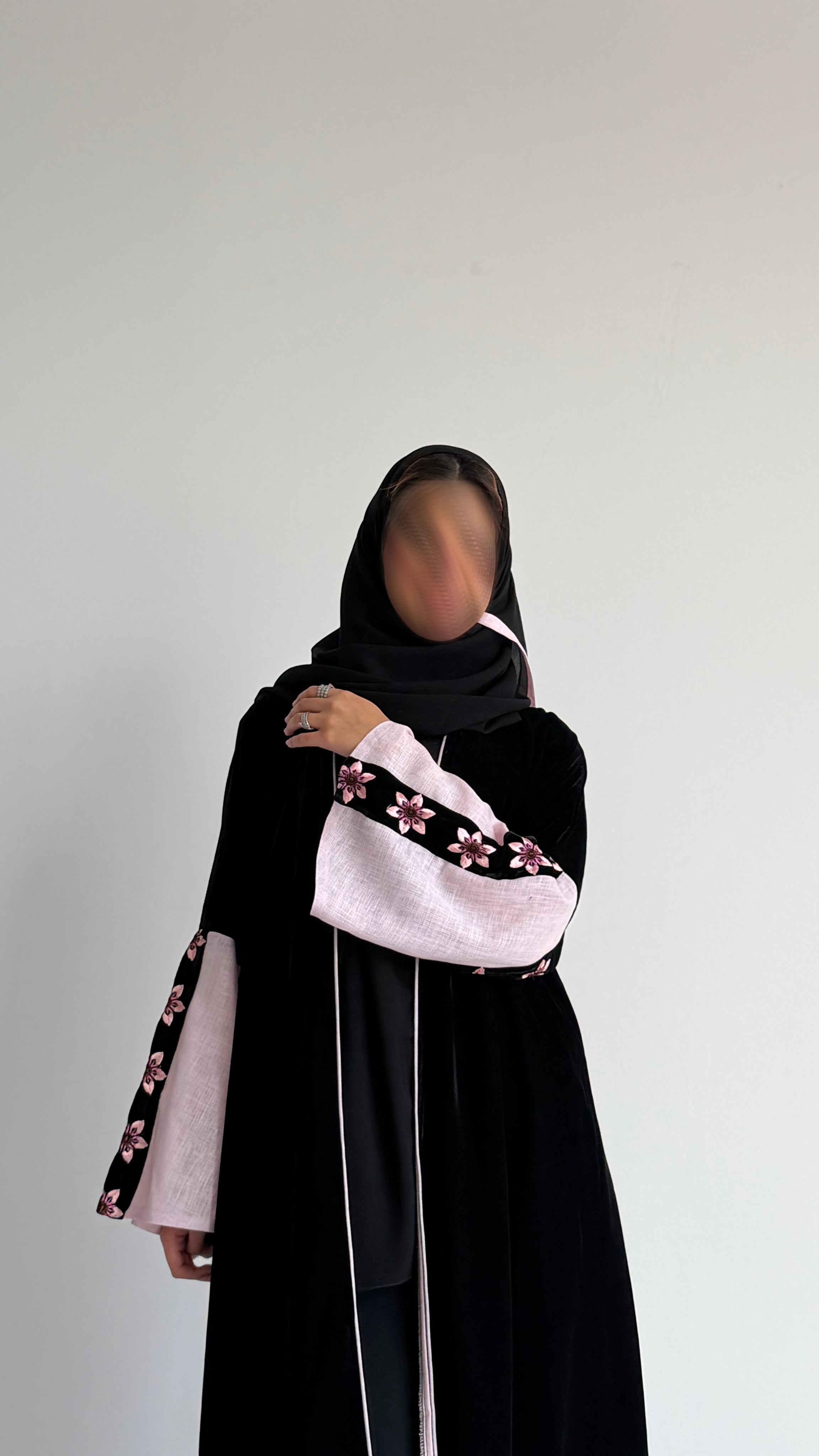 MW1796 - عباية مخمل تطريز كمبيوتر - Aya