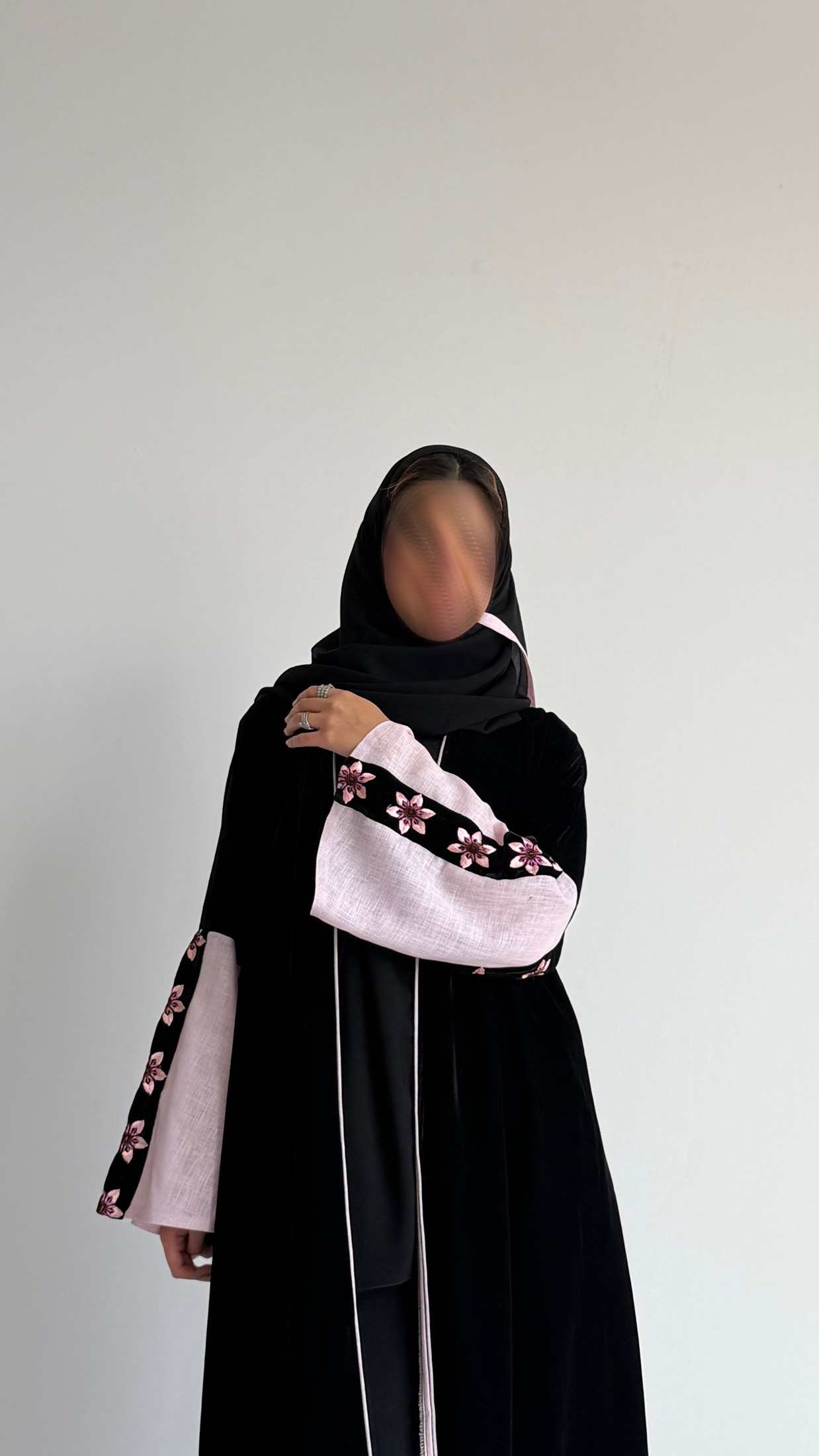 MW1796 - عباية مخمل تطريز كمبيوتر - Aya