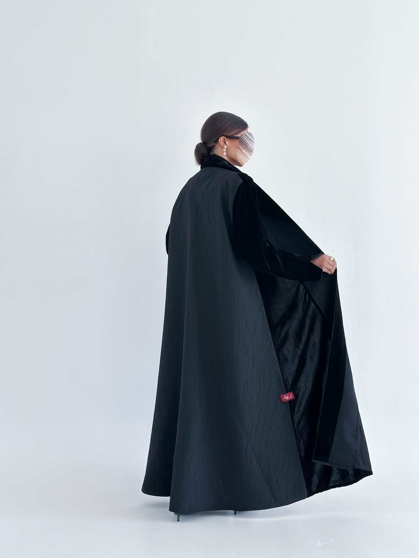 MWT557 - عباية مخمل مع تفتة - Aya