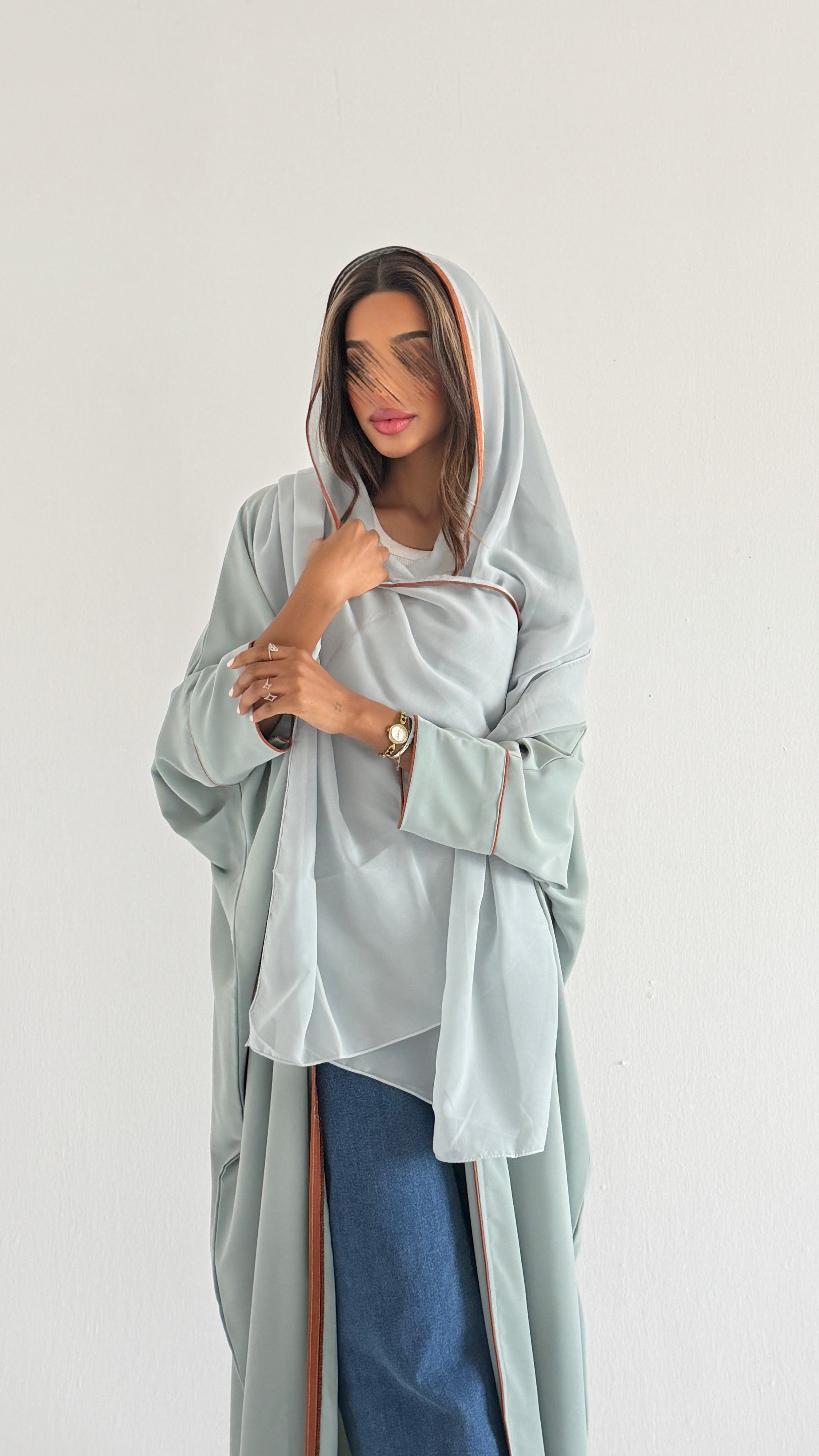 MWT1538 عباية كريب سادة بتدخيلة قيطان