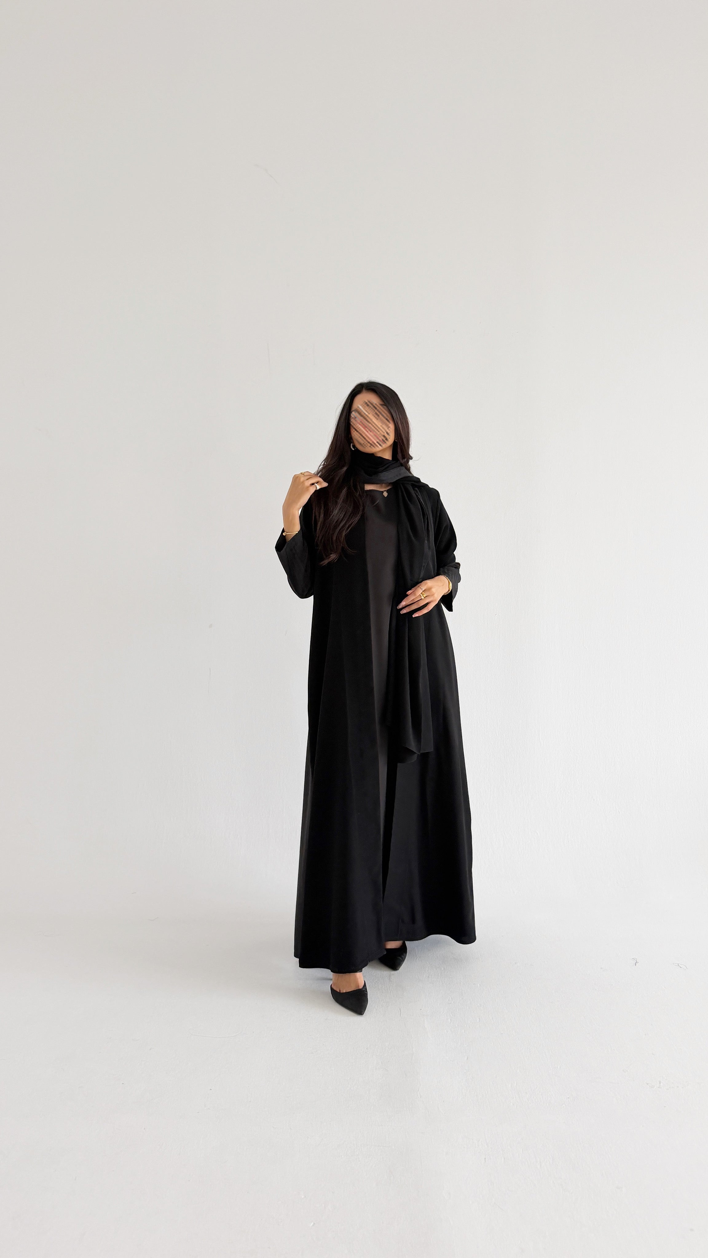 MW2144 - عباية كريب بقصة نص كلوش مع اضافه خامتين راقيه - Aya