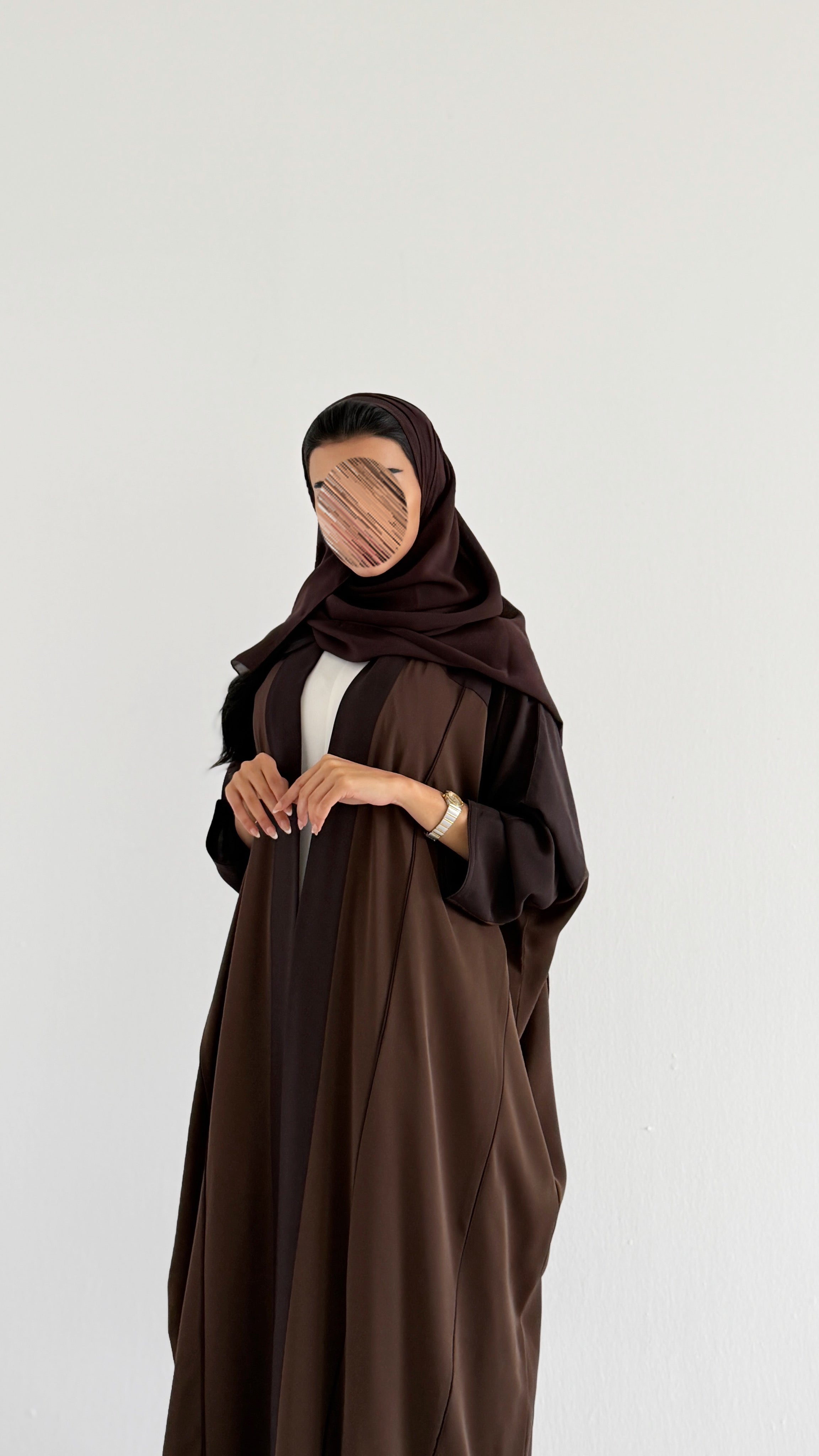MW400 - عباية نص بشت بلونين وتزيين بقيطان