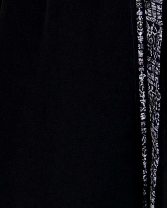 MWT769 - عباية كريب مع تدخيلة لنن هندي - Aya