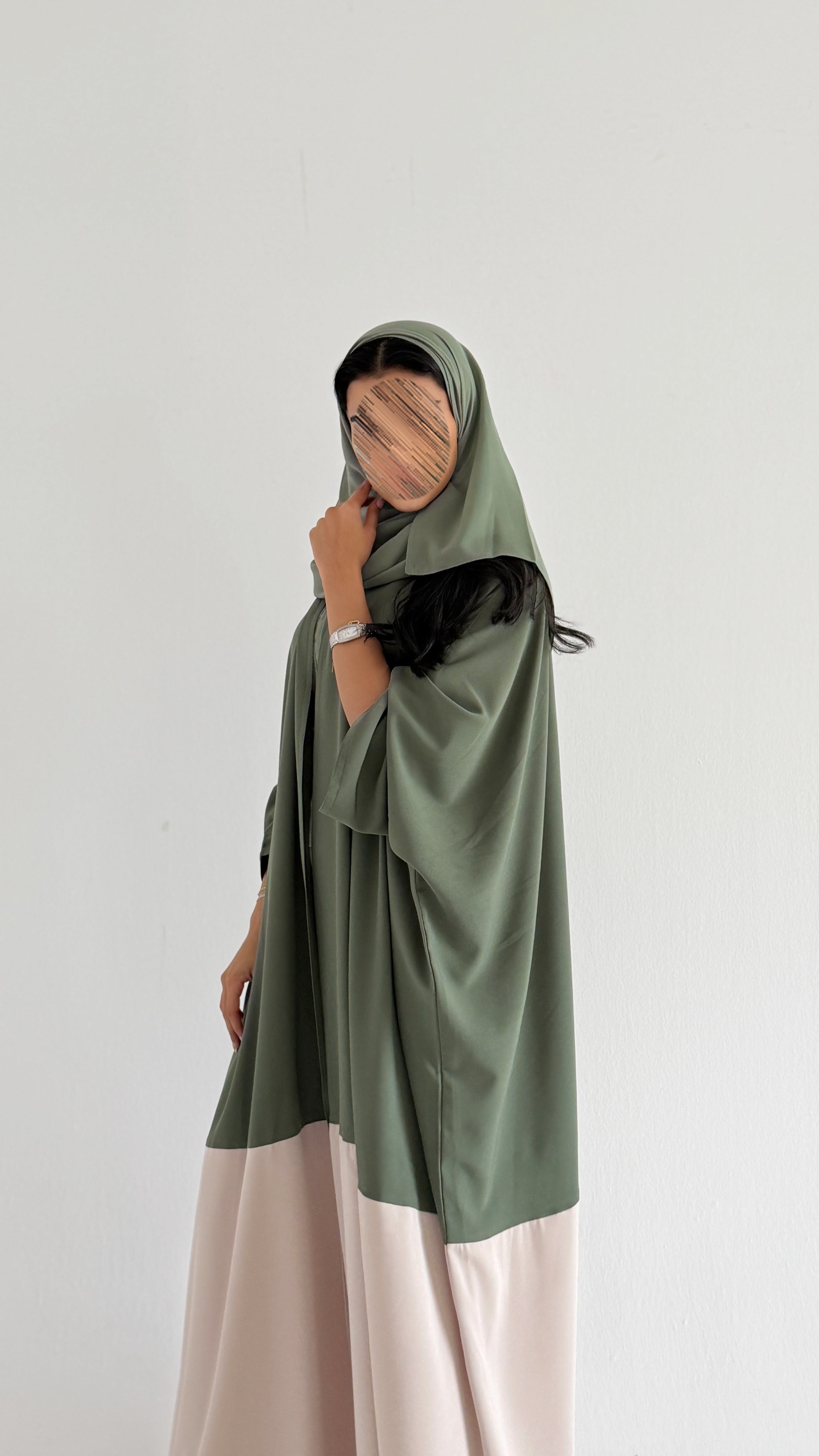 MW2166 - عبايه كريب مع اضافه لونين راقي وحصري - Aya