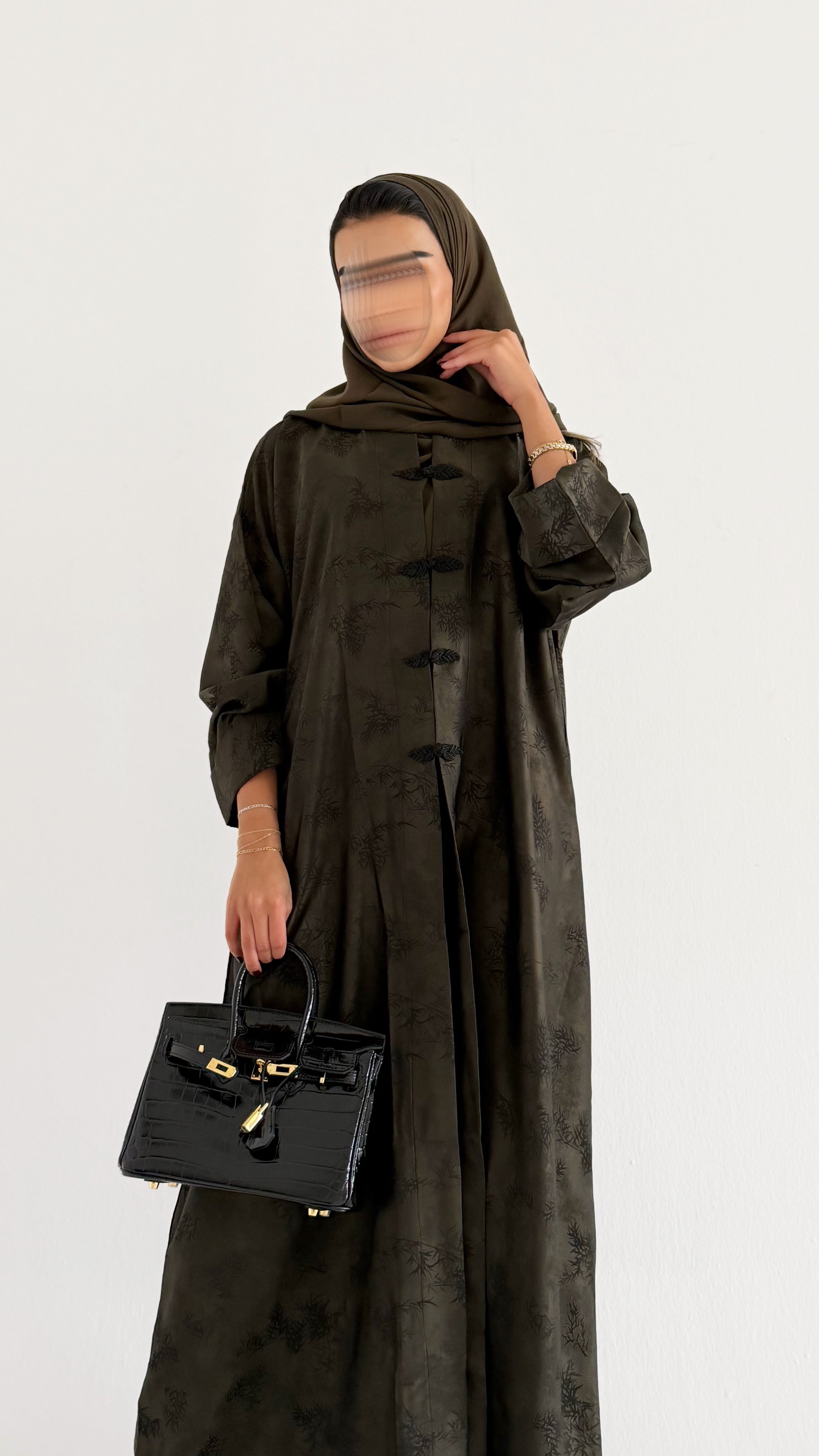 MW645 - Light Crepe Standing with Jacquard Half-Cloche