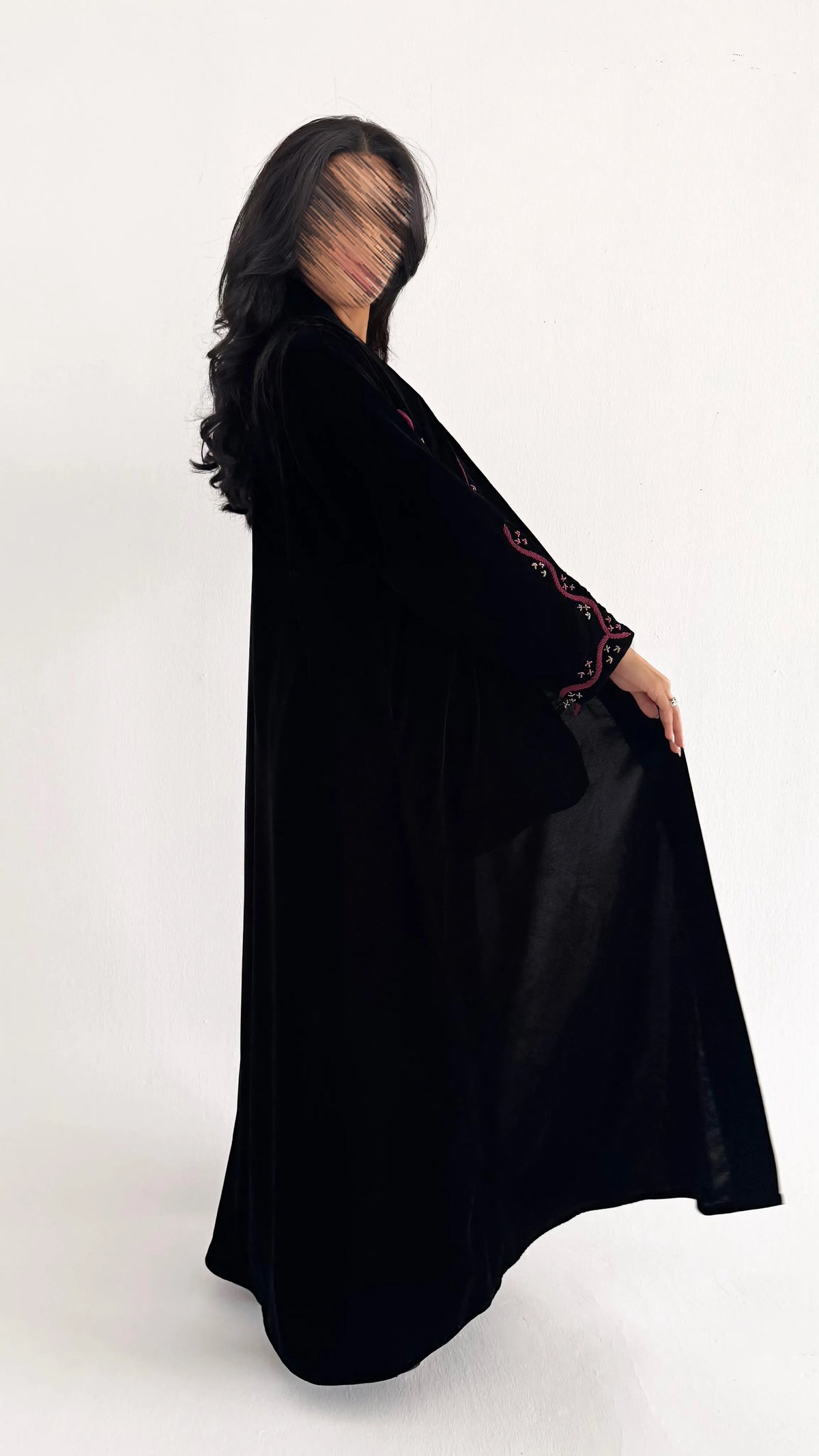 MWT3002 - عباية مخمل بتطريز عنابي - Aya