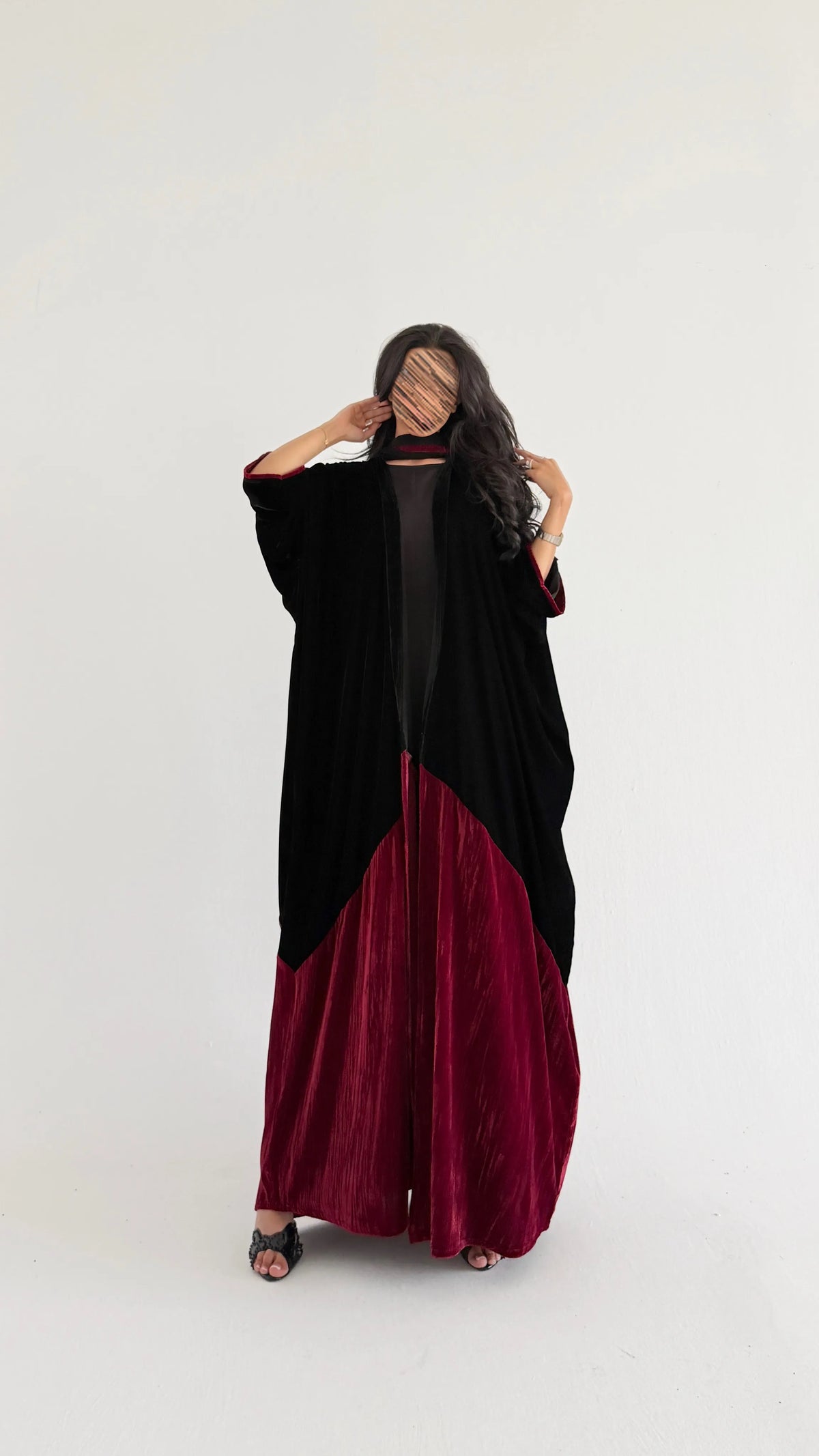 MWT2182 - عبايه مخمل اسود وعنابي - Aya