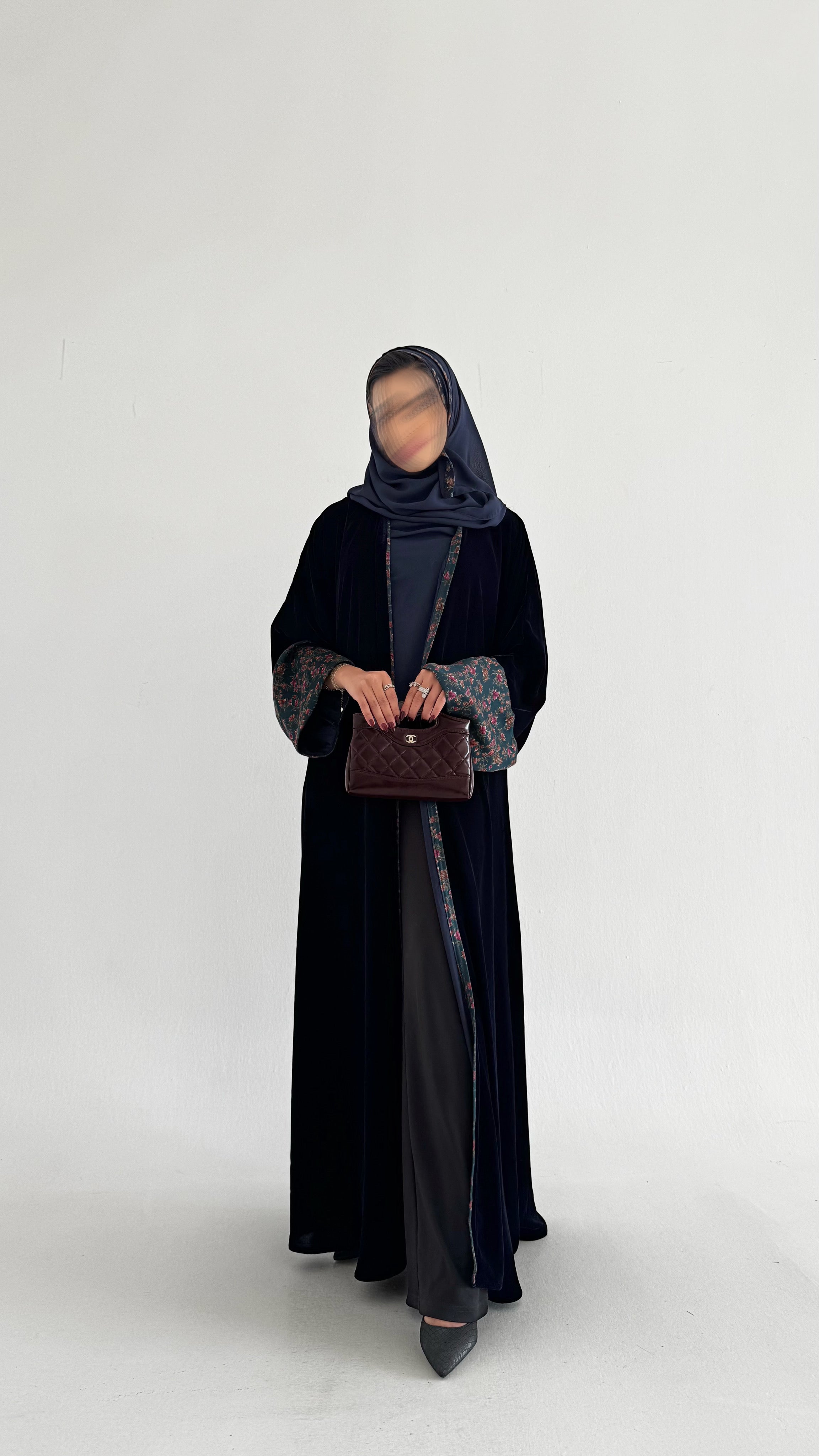 MWT706 - عباية مخمل مع تدخيلة كشميري تركواز