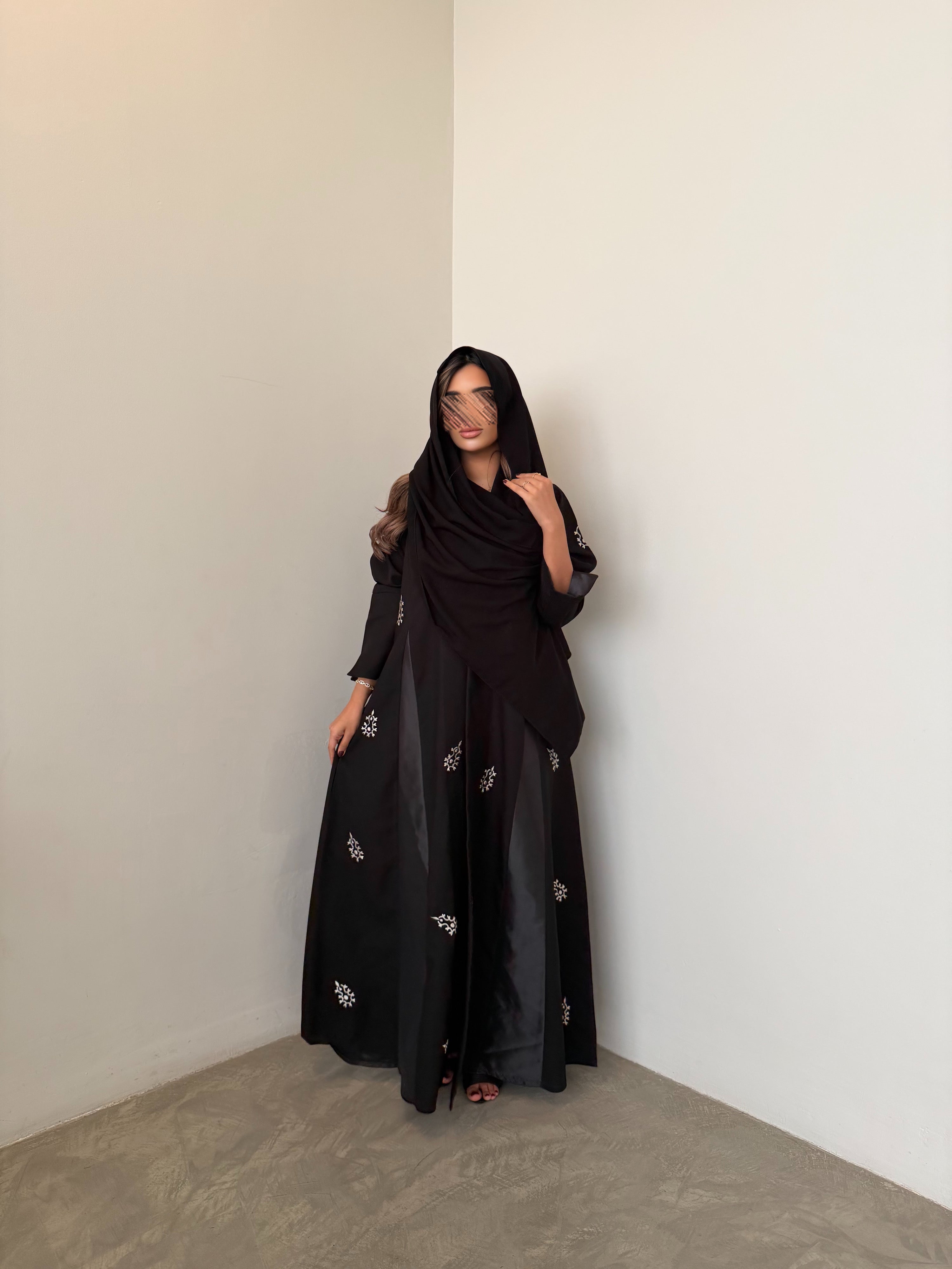 MWT1048 - عبايه تطريز بتدخيل تفته - Aya