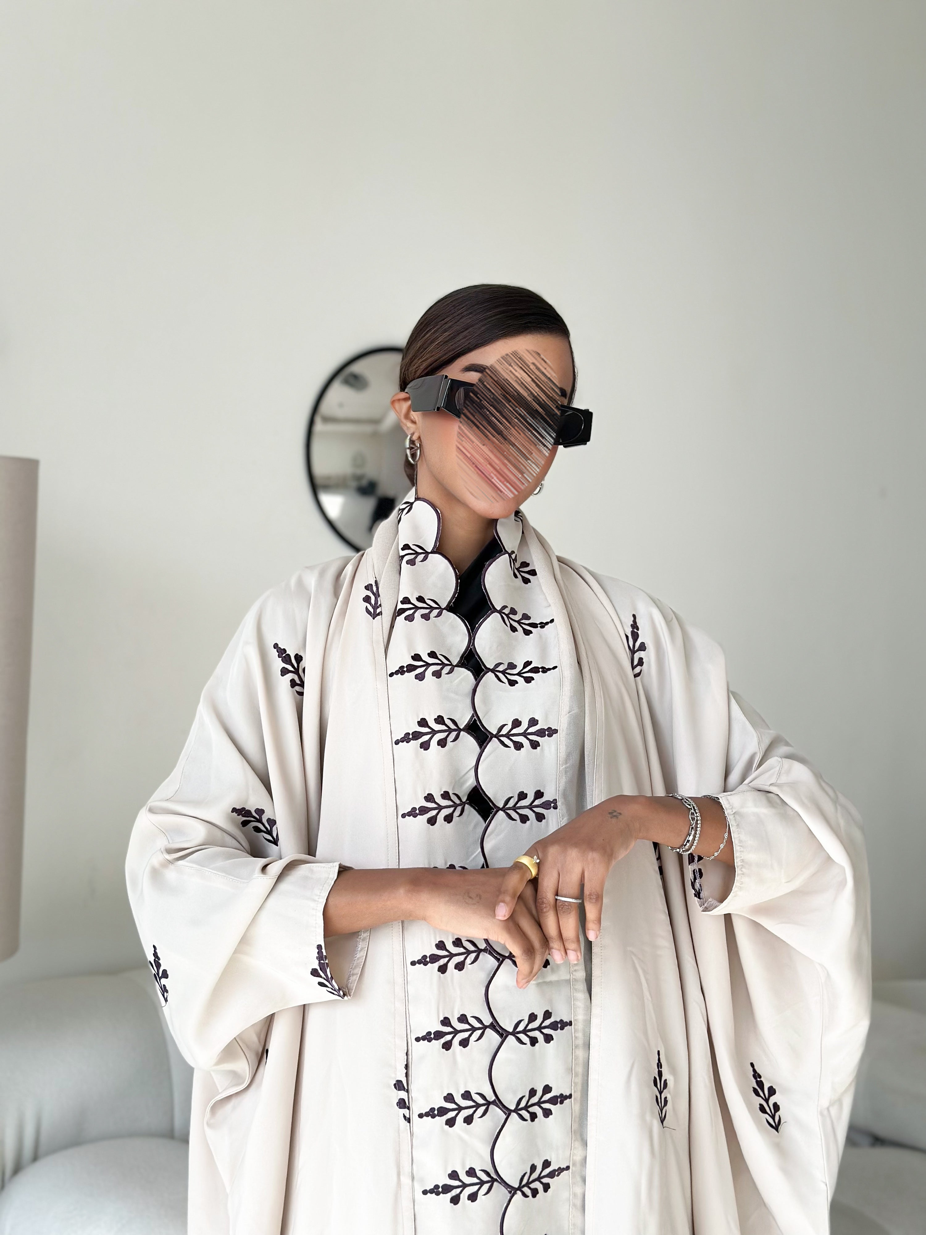 MW1521 - عبايه كريب سعودي صيفي مع تطريز كامل ورد طرحه تطريز كامل