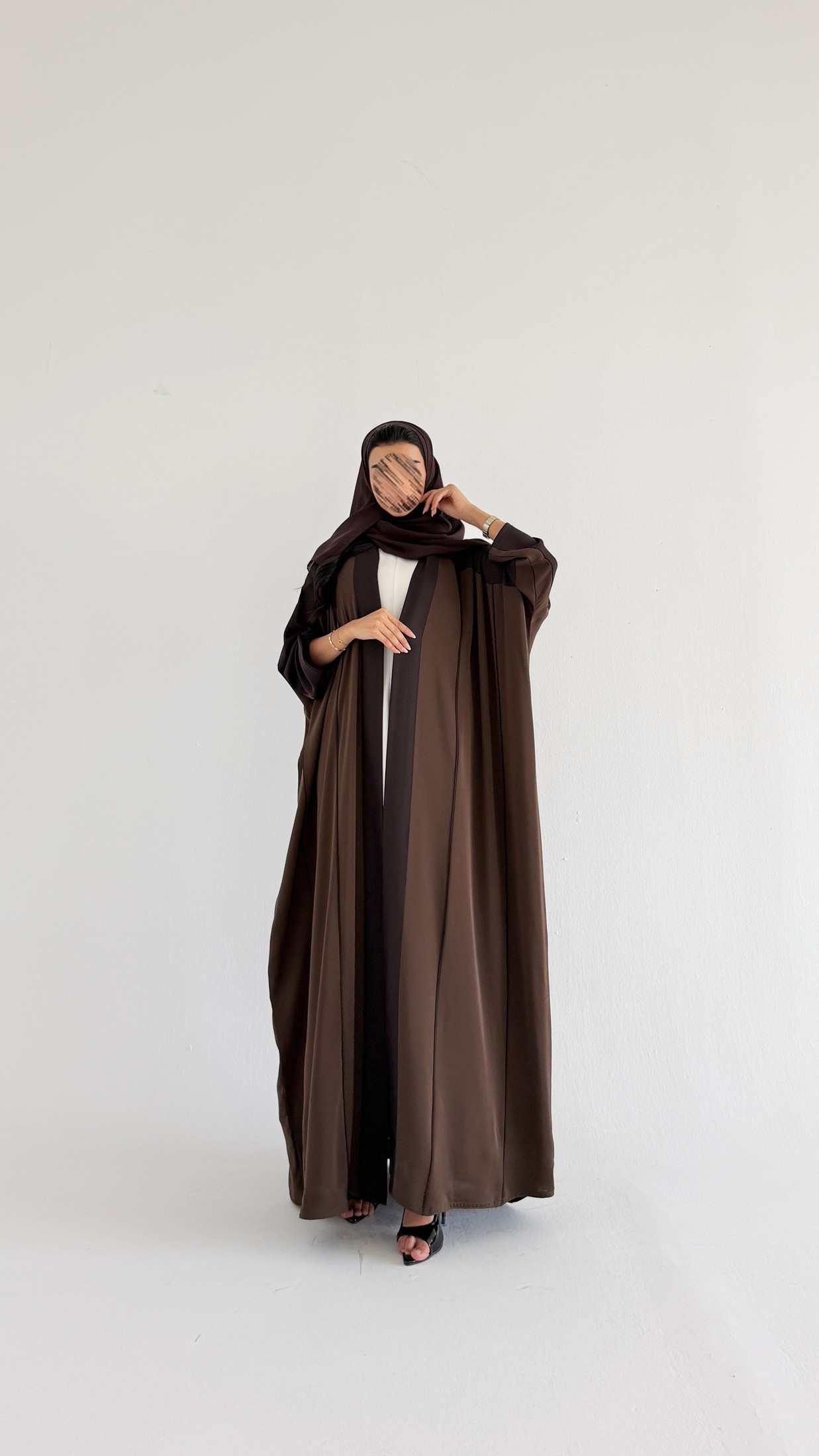 MW400 - عباية نص بشت بلونين وتزيين بقيطان - Aya