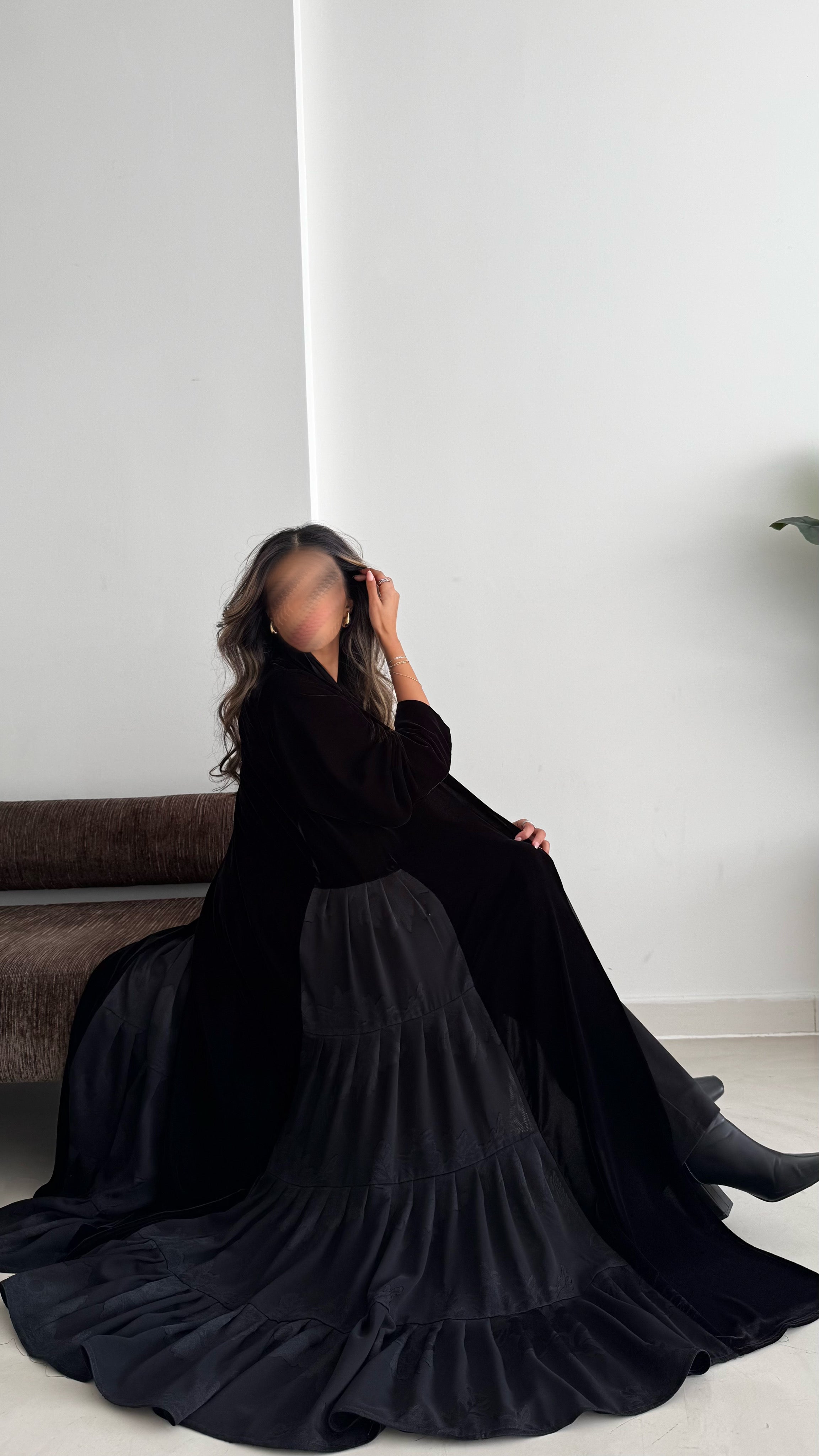 MWT695 - عباية اسود مخمل مع تدخيلة شيفون - Aya