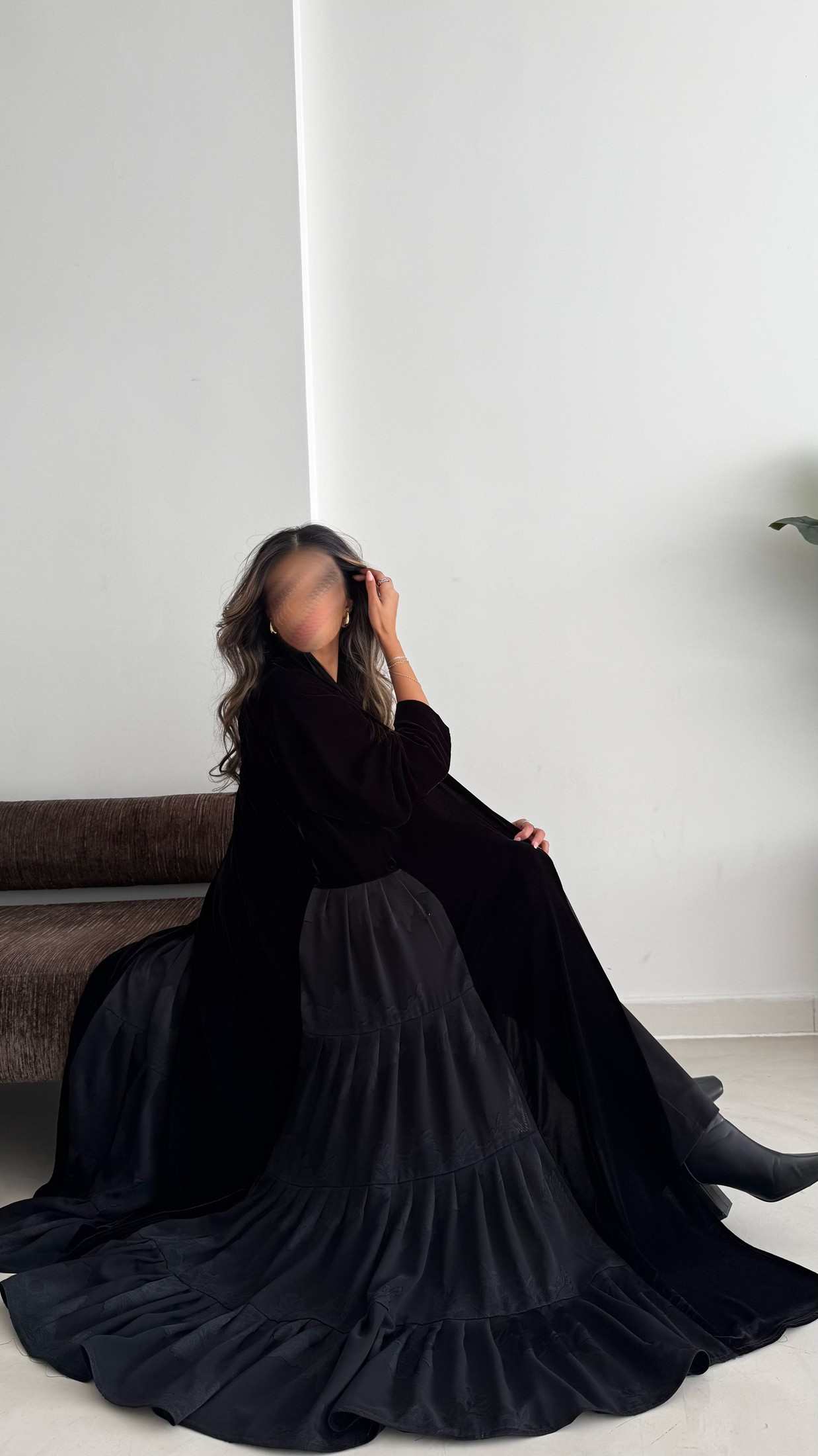 MWT695 - عباية اسود مخمل مع تدخيلة شيفون - Aya