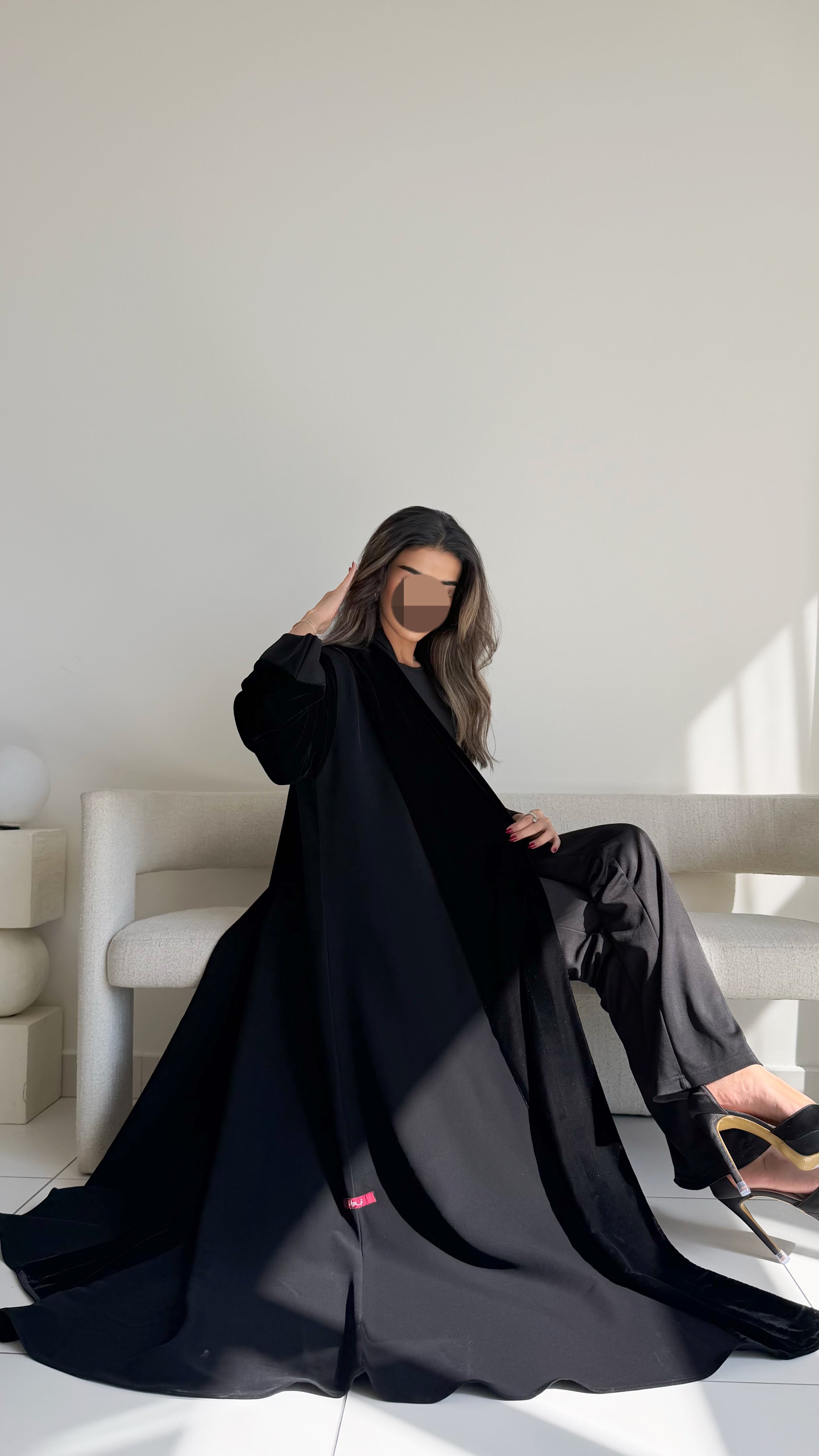 MWE914 - عباية سوداء كريب مخمل قصة كلوش