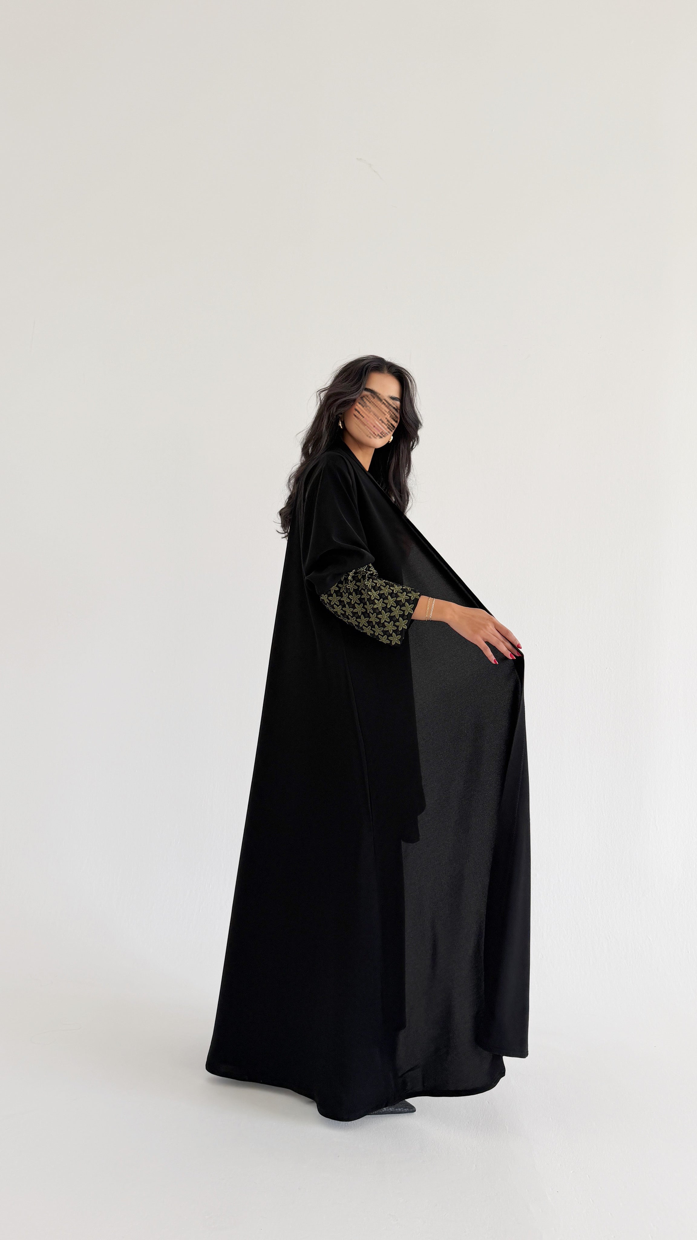 MW2048 -عبايه ملكي مع اضافه التطريز في الاكمام - Aya