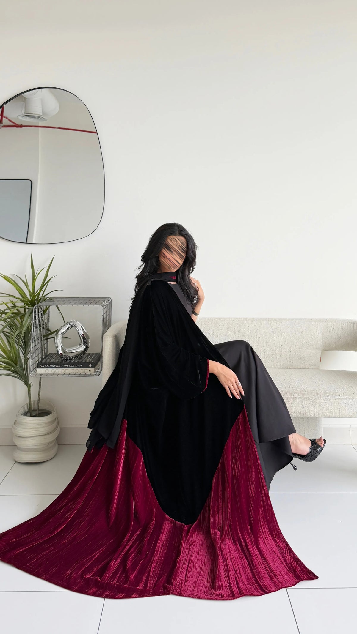 MWT2182 - عبايه مخمل اسود وعنابي - Aya